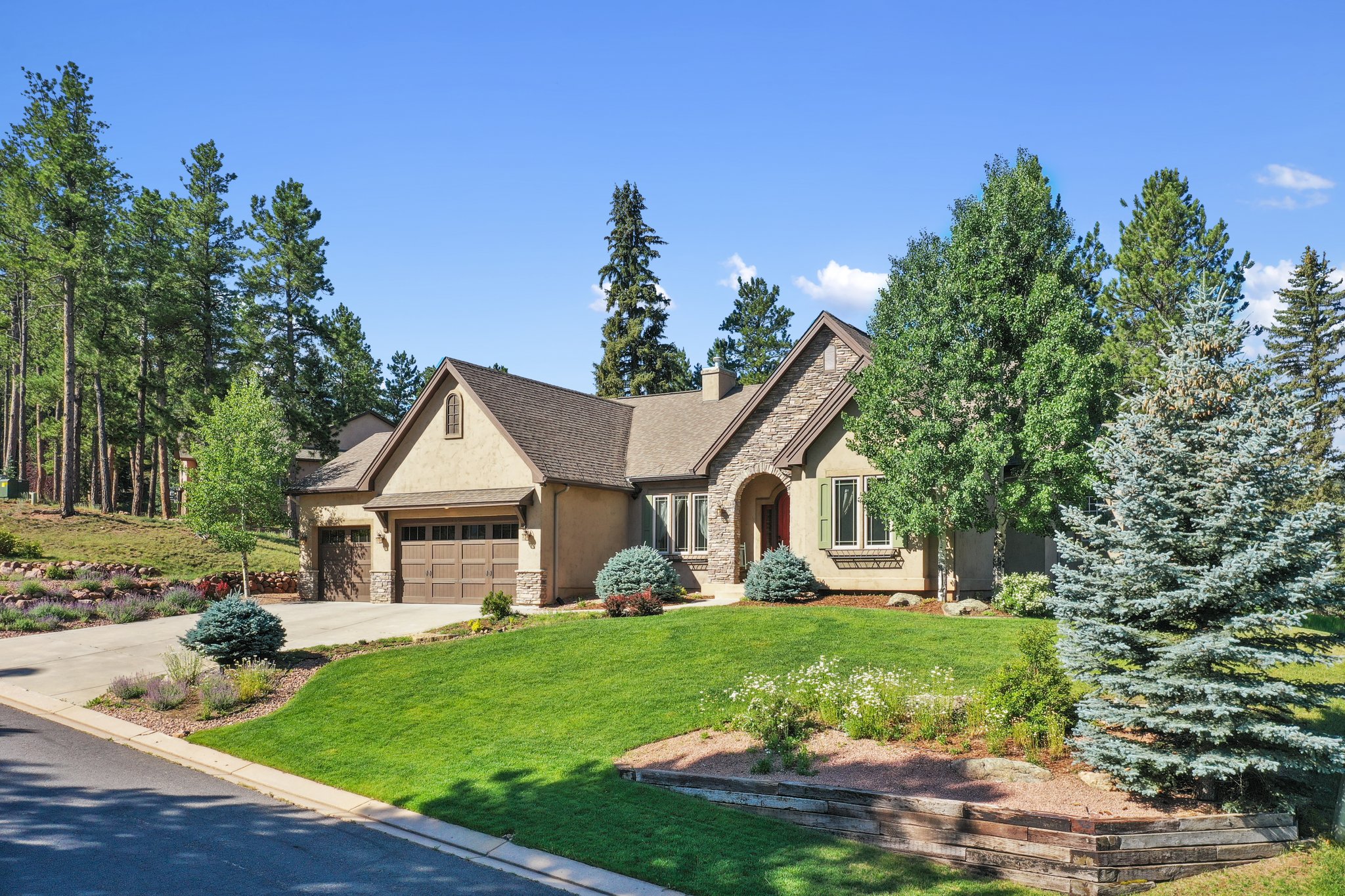 Woodland Park, Colorado, 80863, United States, 4 Bedrooms Bedrooms, ,4 BathroomsBathrooms,Residential,For Sale,1908296