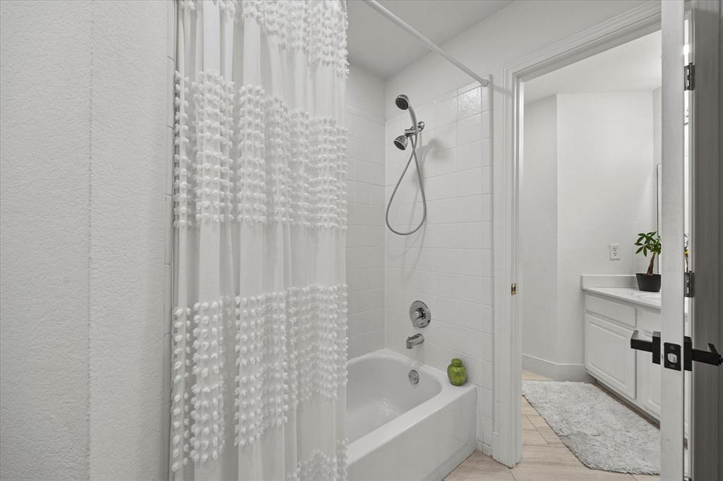 Rockwall, Texas, 75087, United States, 4 Bedrooms Bedrooms, ,3 BathroomsBathrooms,Residential,For Sale,1956984