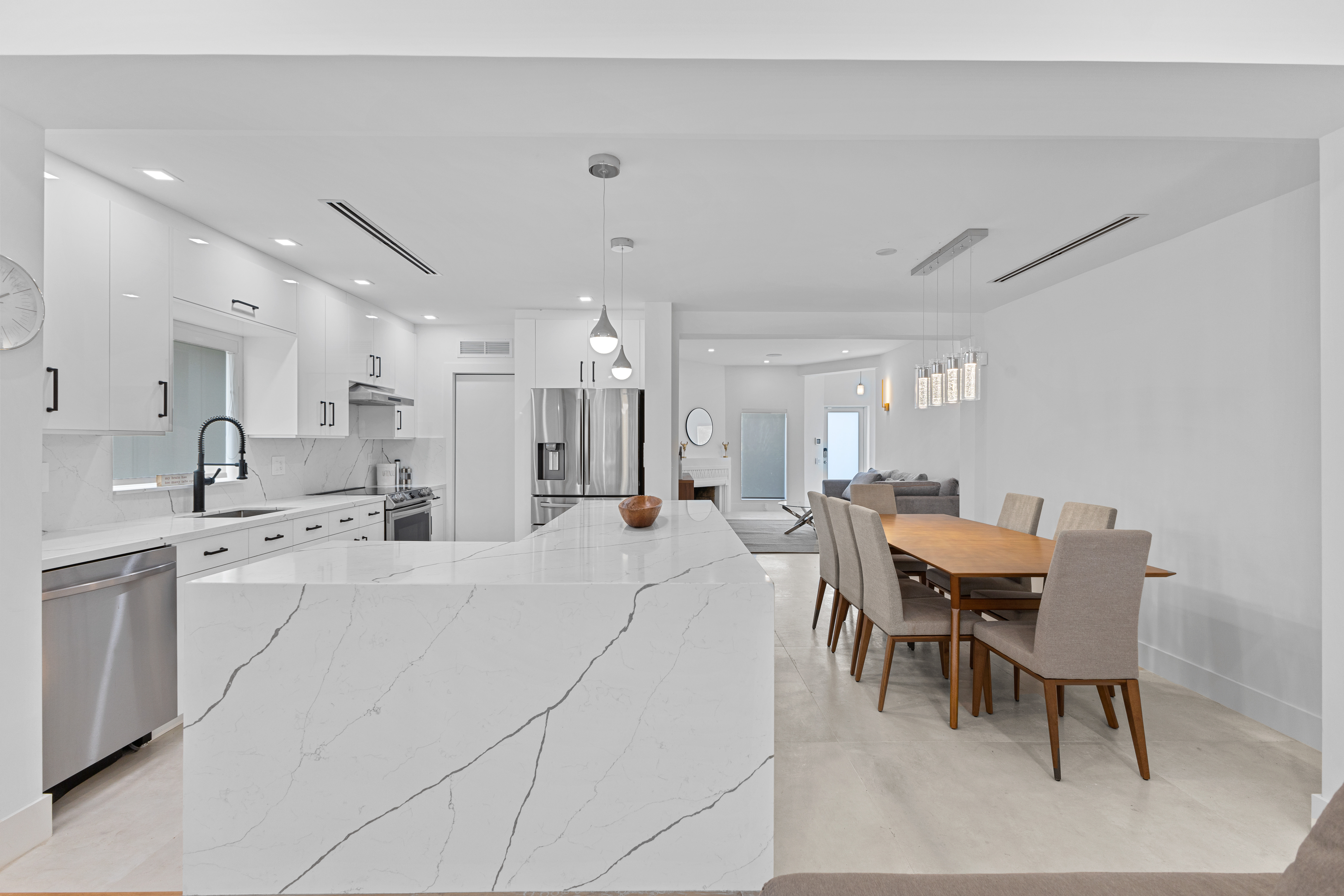  8926 Emerson Ave, Surfside, FL, 33154 - 物件實景
