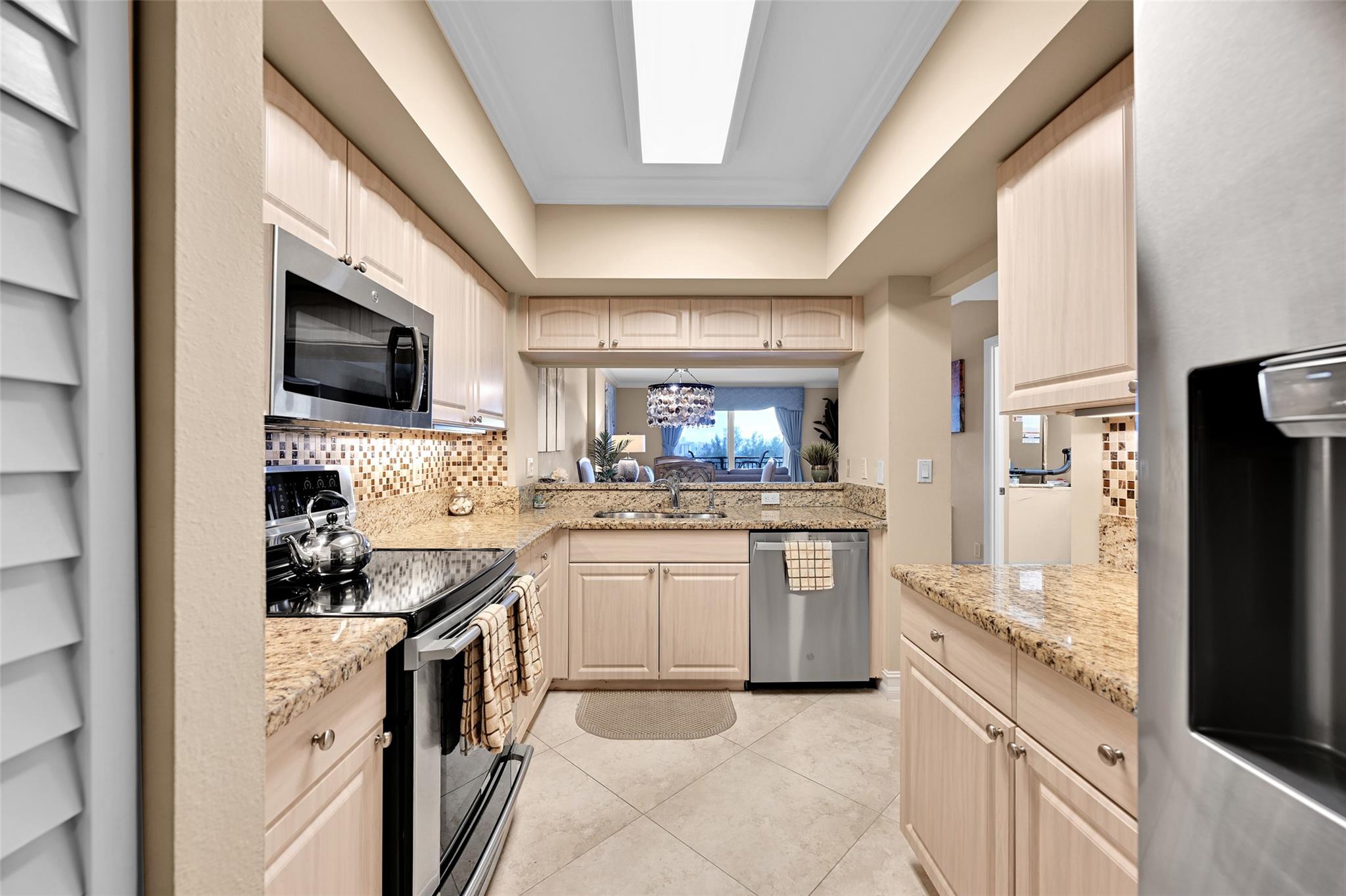 Pompano Beach, Florida, 33062, United States, 2 Bedrooms Bedrooms, ,3 BathroomsBathrooms,Residential,For Sale,1976092