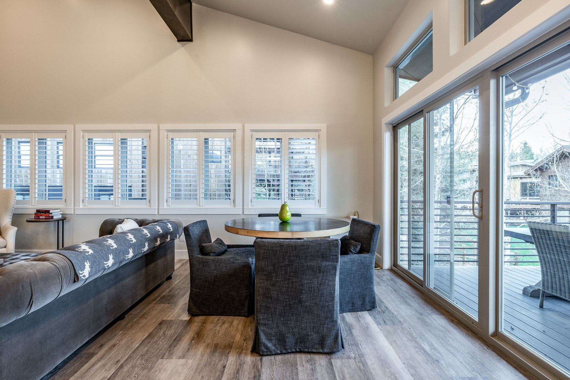  Light Filled Open Floor Plan with Great Outdoor Space - 物件實景