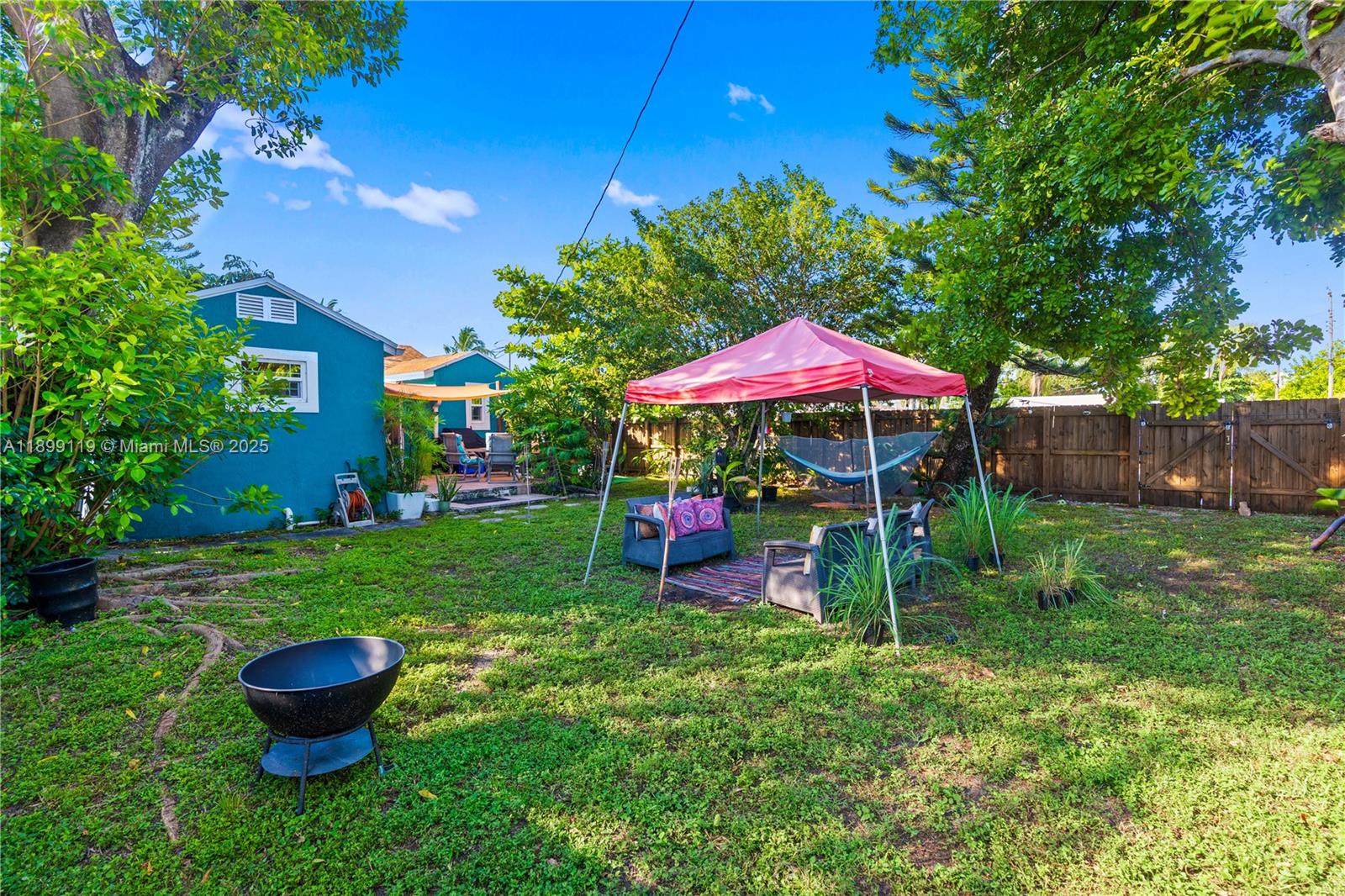 Hollywood, Florida, 33020, United States, 3 Bedrooms Bedrooms, ,2 BathroomsBathrooms,Residential,For Sale,1967684