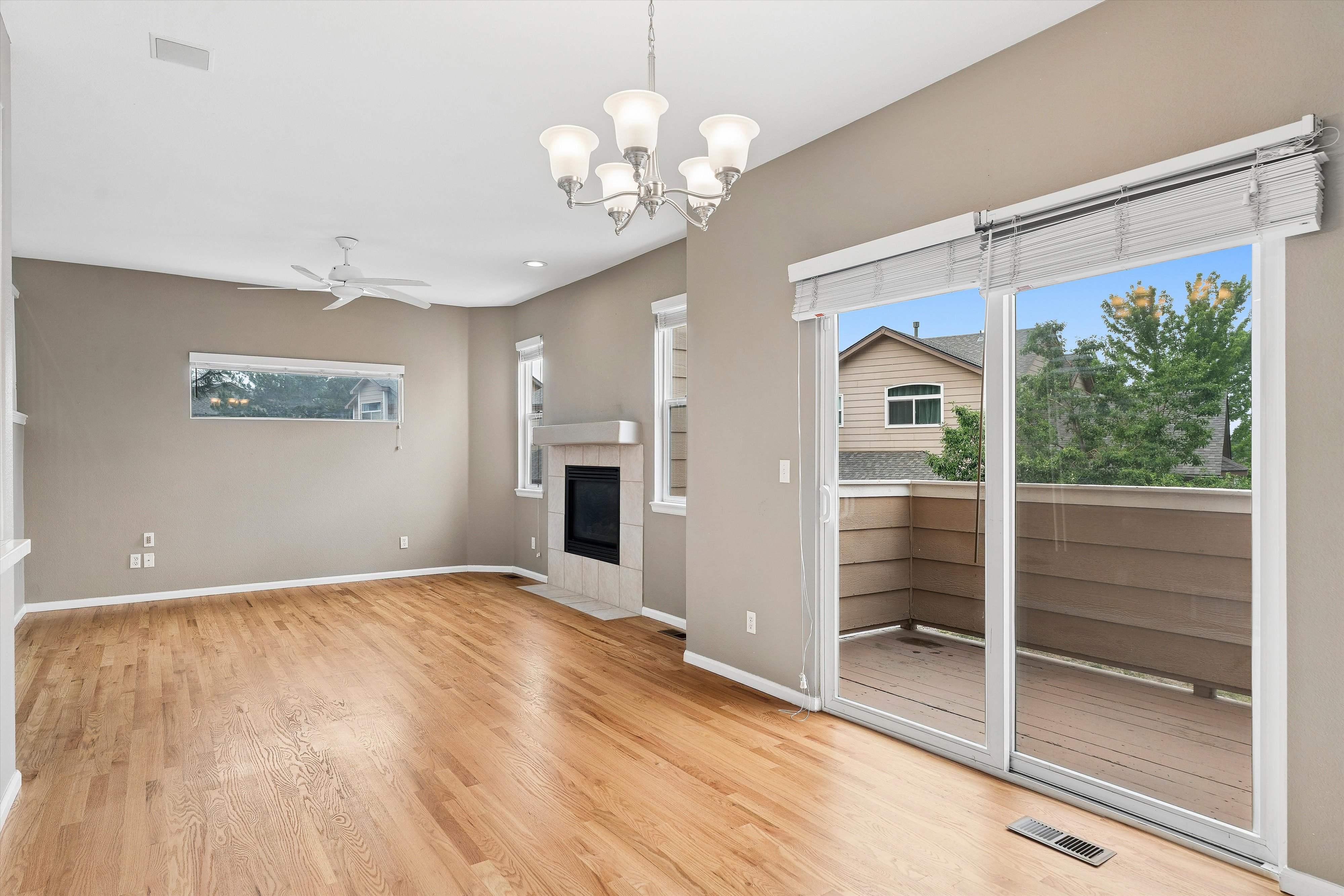  Beautifully maintained three-level townhome - 物件實景