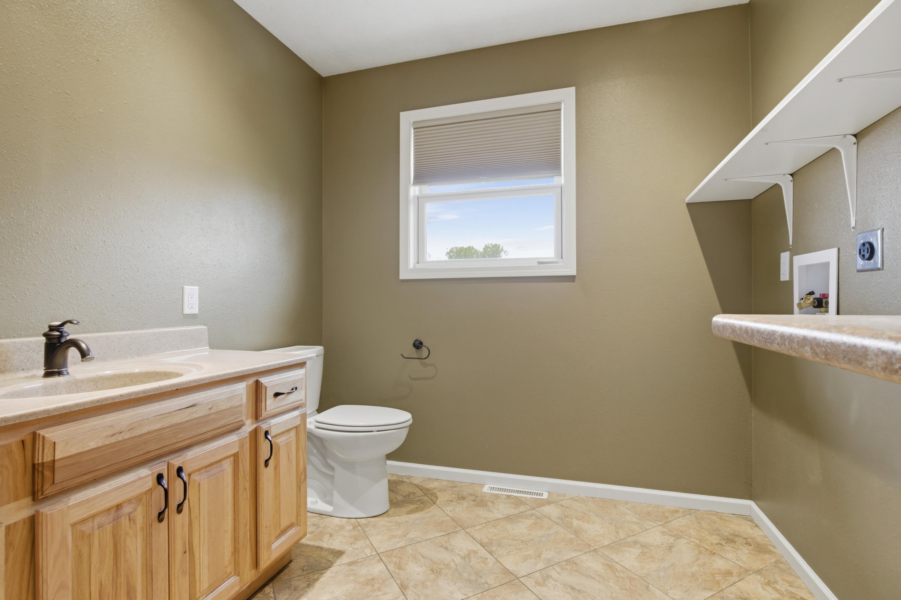 Selby, South Dakota, 57472, United States, 4 Bedrooms Bedrooms, ,Residential,For Sale,2049409