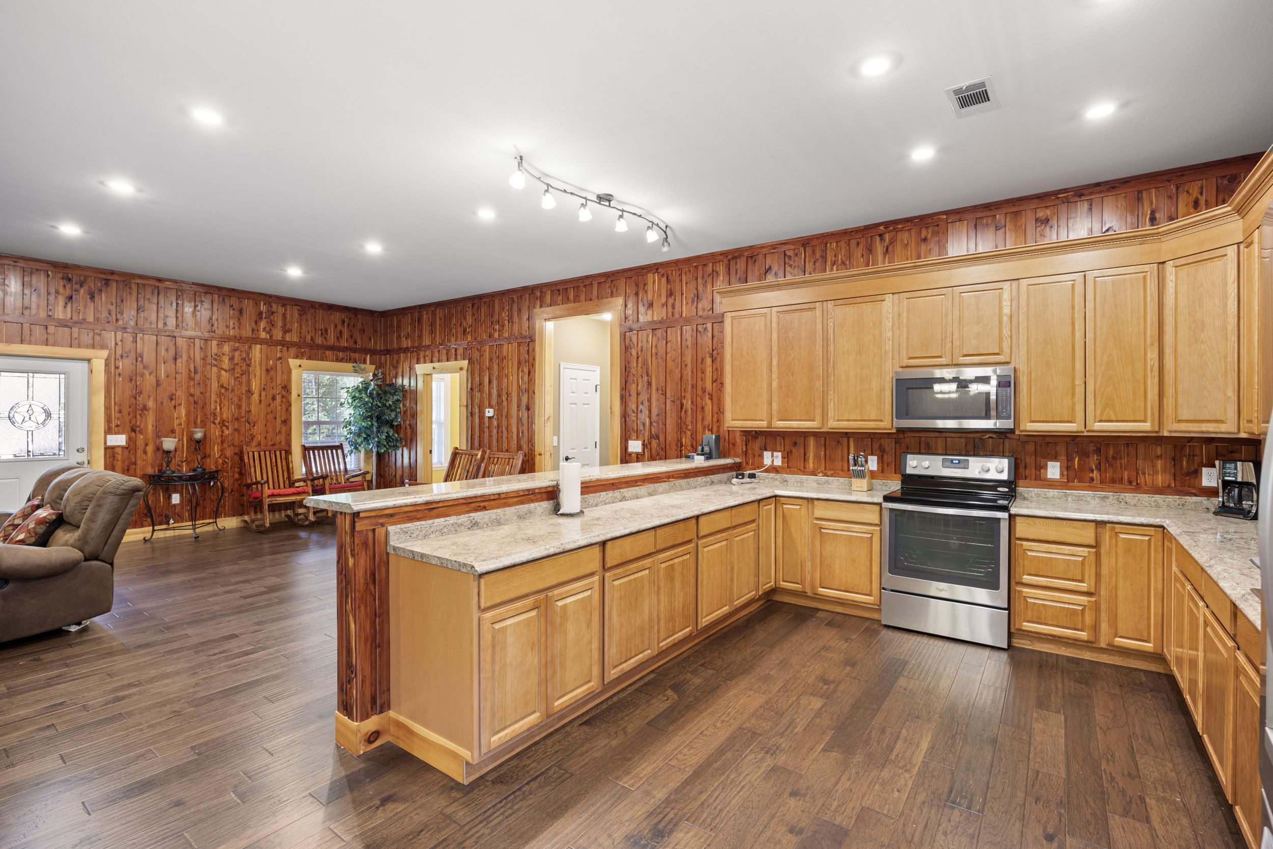 Pettigrew, Arkansas, 72752, United States, 5 Bedrooms Bedrooms, ,4 BathroomsBathrooms,Residential,For Sale,1826540