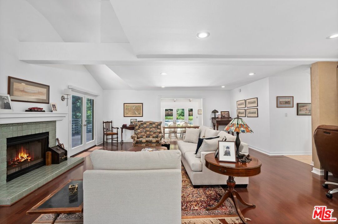 Calabasas, California, 91302, United States, 4 Bedrooms Bedrooms, ,3 BathroomsBathrooms,Residential,For Sale,1896554