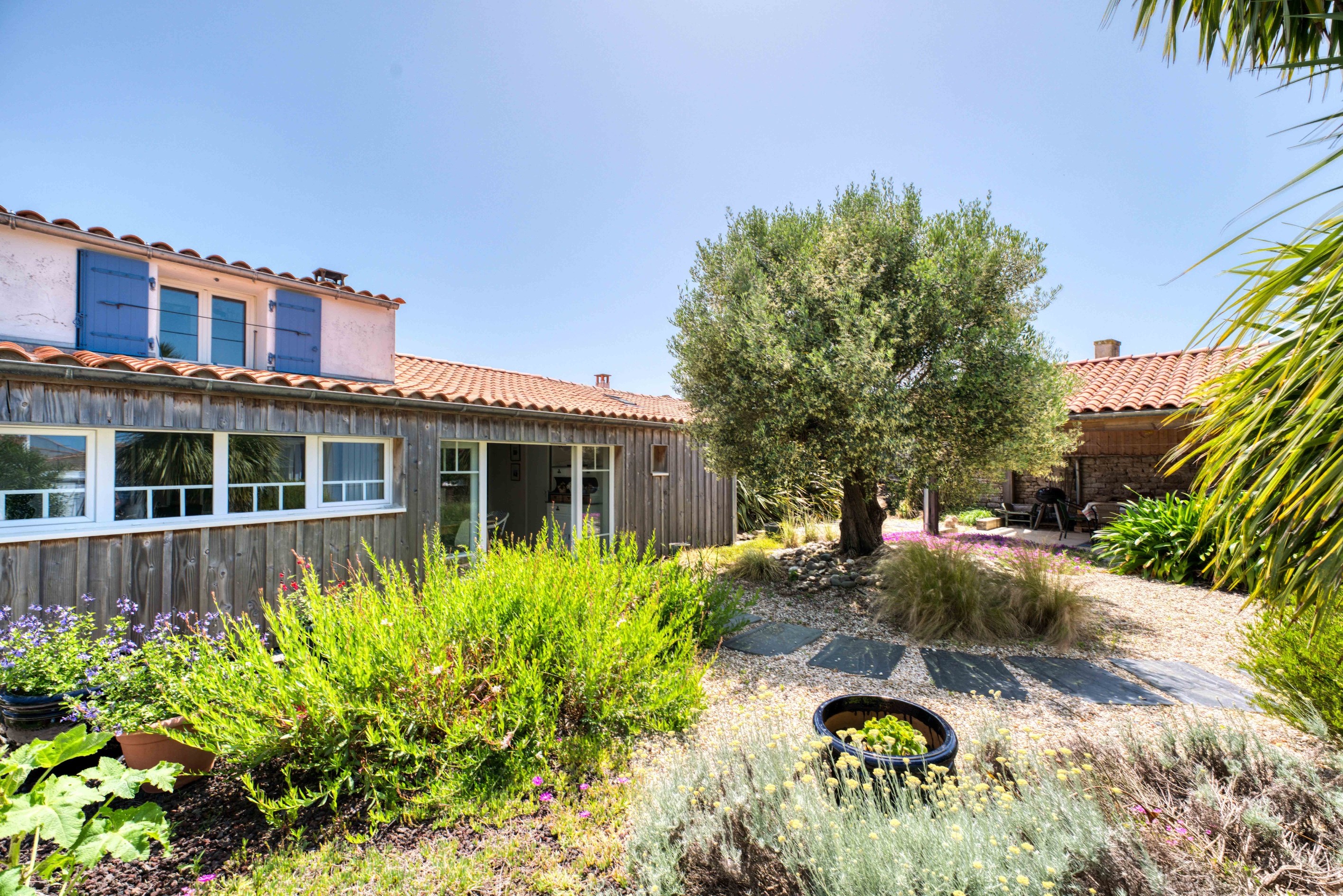  Charming 4-bedroom house in St Denis d