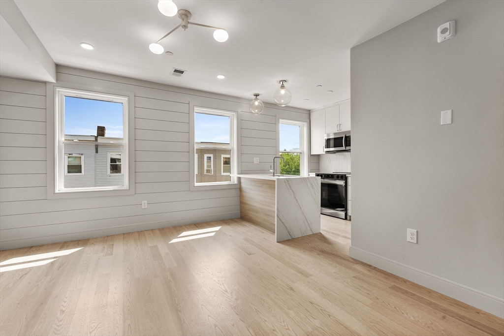 Boston, Massachusetts, 02128, United States, 1 Bedroom Bedrooms, ,2 BathroomsBathrooms,Residential,For Sale,1887905