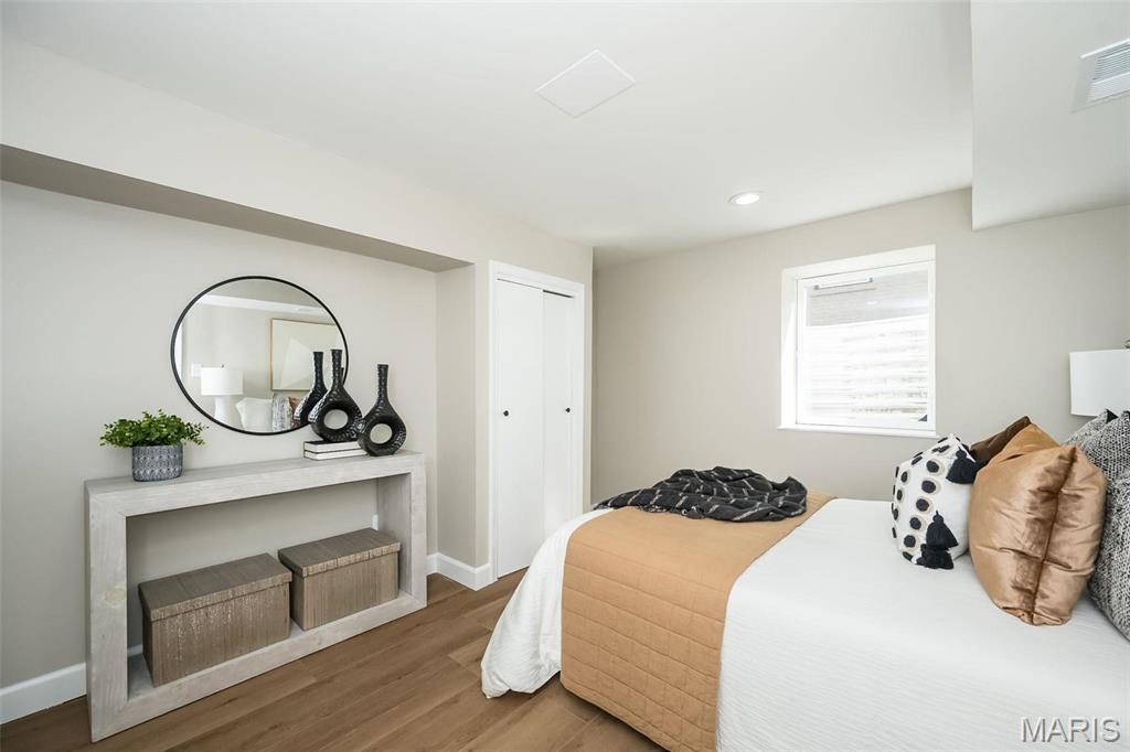 St Louis, Missouri, 63105, United States, 4 Bedrooms Bedrooms, ,4 BathroomsBathrooms,Residential,For Sale,1901233