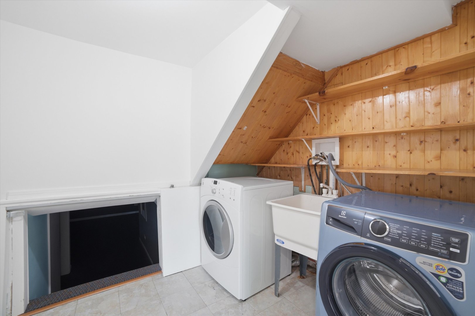 Skokie, Illinois, 60076, United States, 4 Bedrooms Bedrooms, ,2 BathroomsBathrooms,Residential,For Sale,2049150