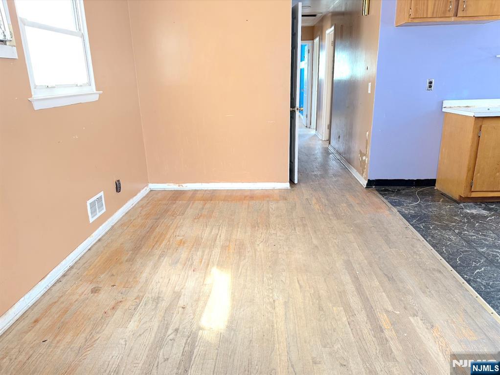 North Bergen, New Jersey, 07047, United States, 3 Bedrooms Bedrooms, ,2 BathroomsBathrooms,Residential,For Sale,1875990