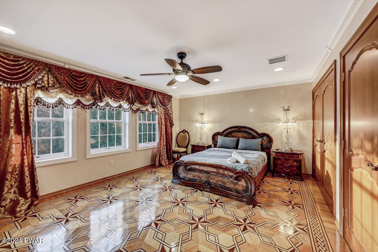 Albrightsville, Pennsylvania, 18210, United States, 4 Bedrooms Bedrooms, ,5 BathroomsBathrooms,Residential,For Sale,1982857