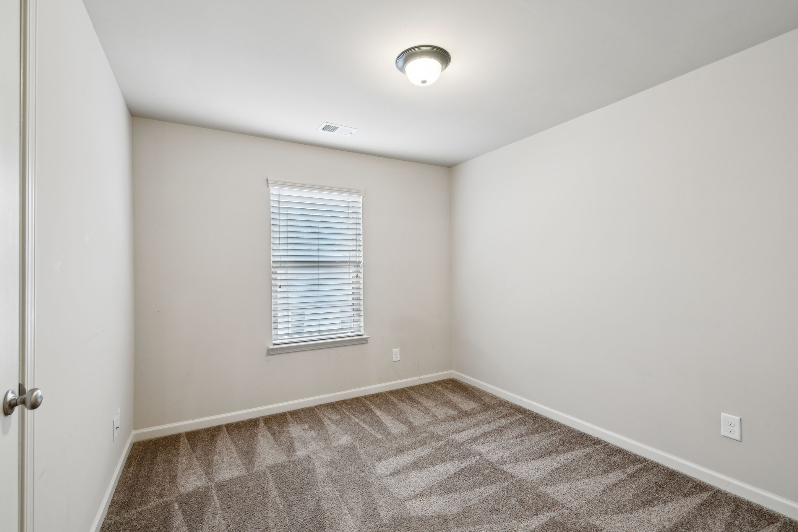  Welcome to this Beautifully Maintained Two-Story Townhome - 物件實景