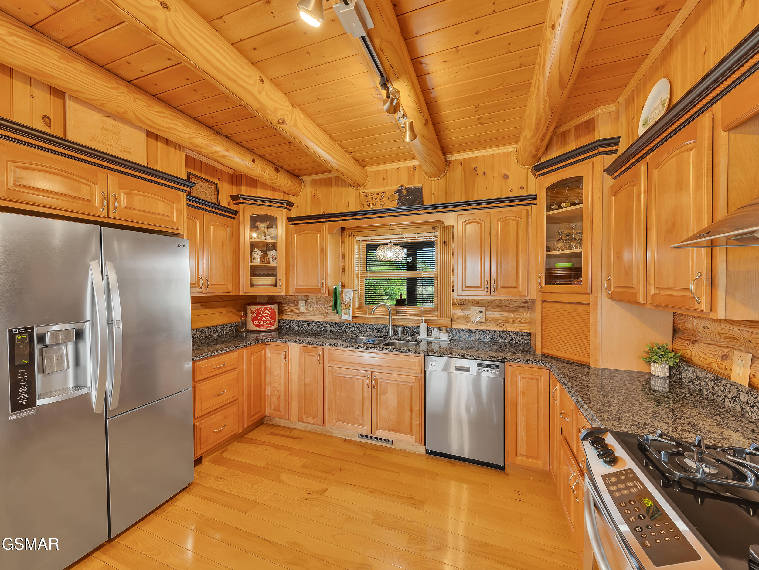 Dandridge, Tennessee, 37725, United States, 3 Bedrooms Bedrooms, ,4 BathroomsBathrooms,Residential,For Sale,1978849