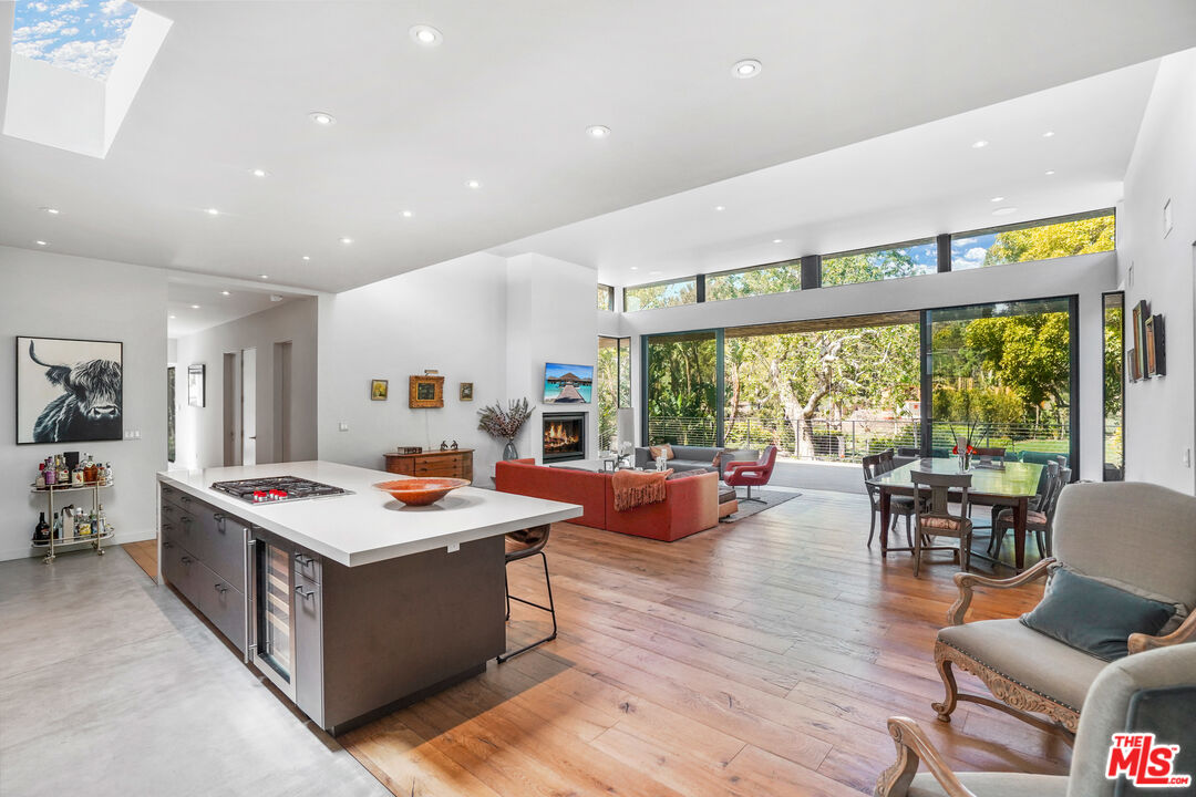Malibu, California, 90265, United States, 4 Bedrooms Bedrooms, ,3 BathroomsBathrooms,Residential,For Sale,1917899