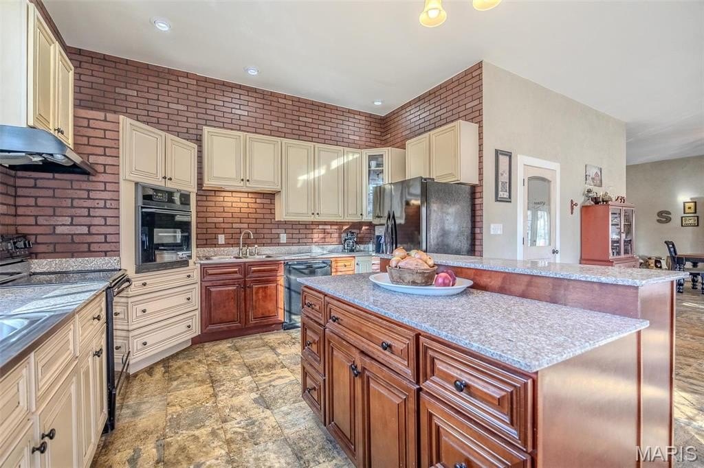 Lebanon, Missouri, 65536, United States, 4 Bedrooms Bedrooms, ,4 BathroomsBathrooms,Residential,For Sale,1976703