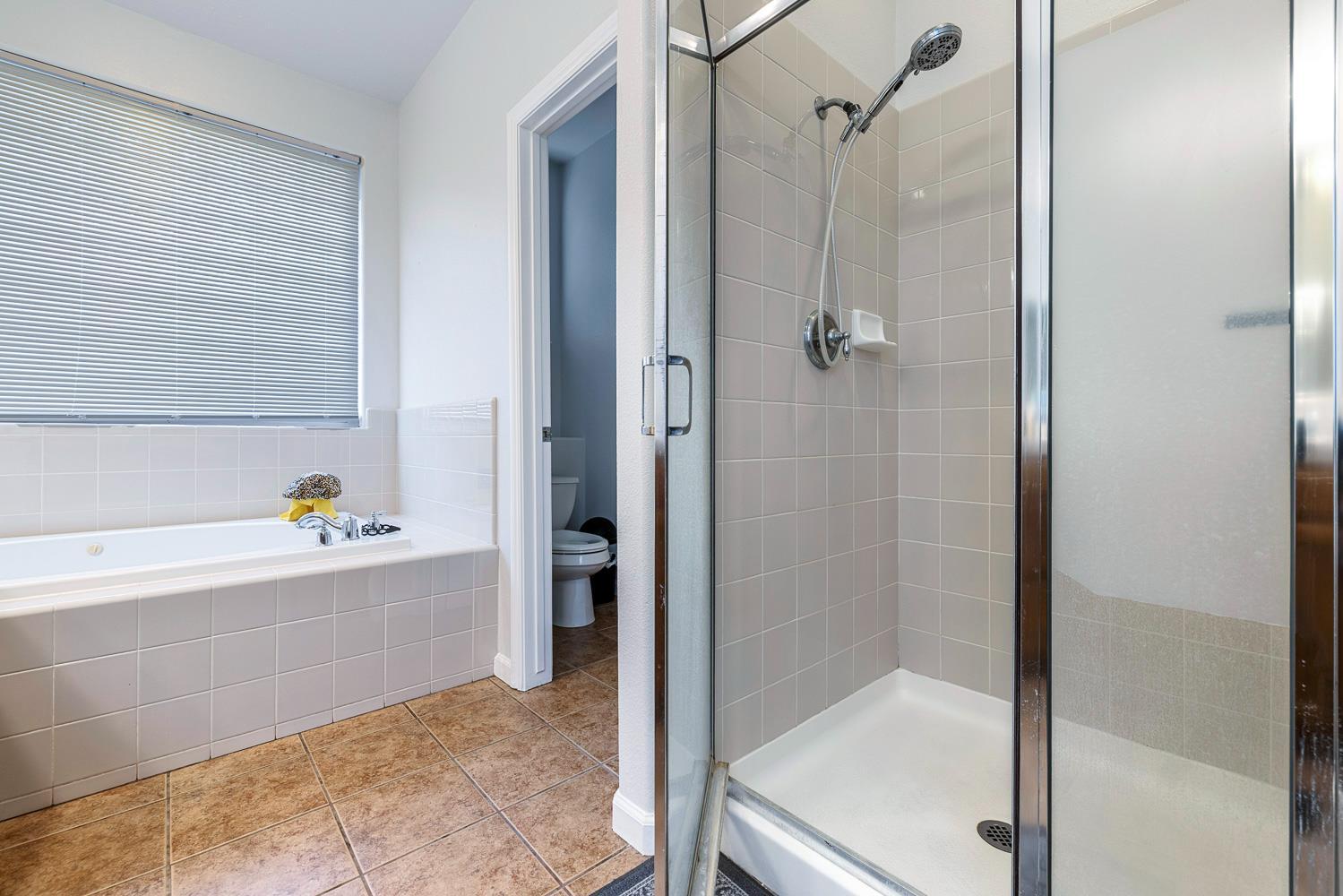 Fresno, California, 93727, United States, 4 Bedrooms Bedrooms, ,2 BathroomsBathrooms,Residential,For Sale,2008580