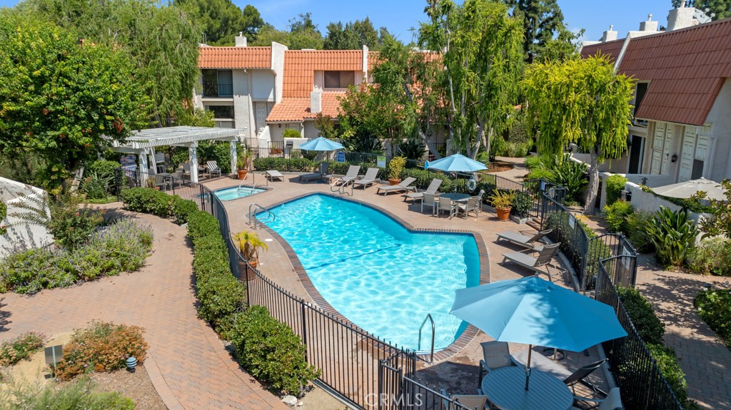 Woodland Hills, California, 91367, United States, 2 Bedrooms Bedrooms, ,3 BathroomsBathrooms,Residential,For Sale,1920124