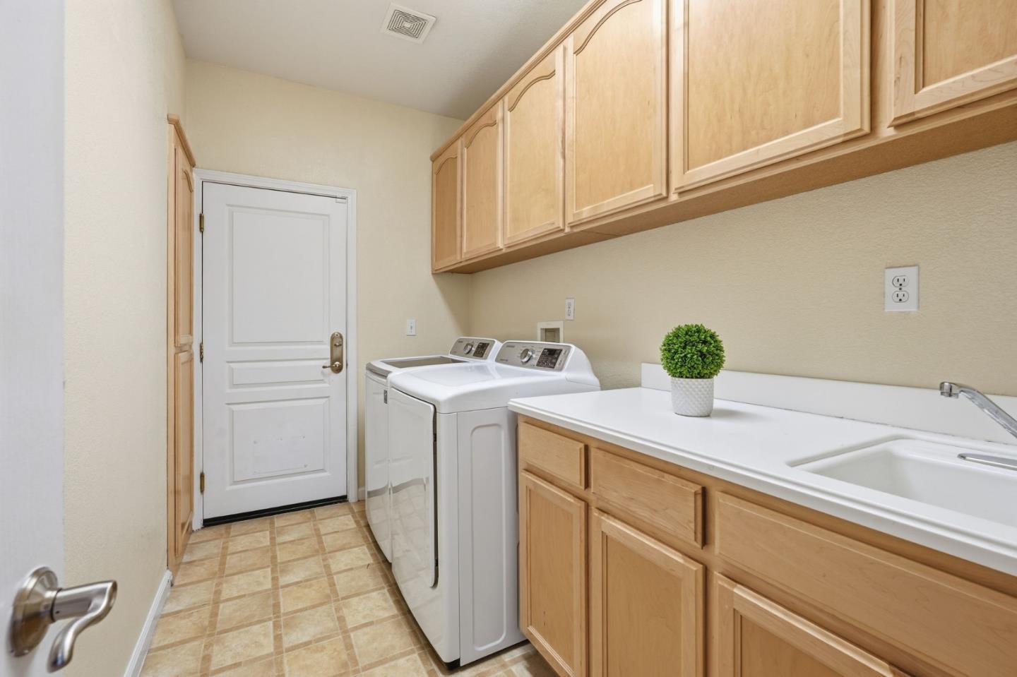 Modesto, California, 95356, United States, 4 Bedrooms Bedrooms, ,3 BathroomsBathrooms,Residential,For Sale,1989424