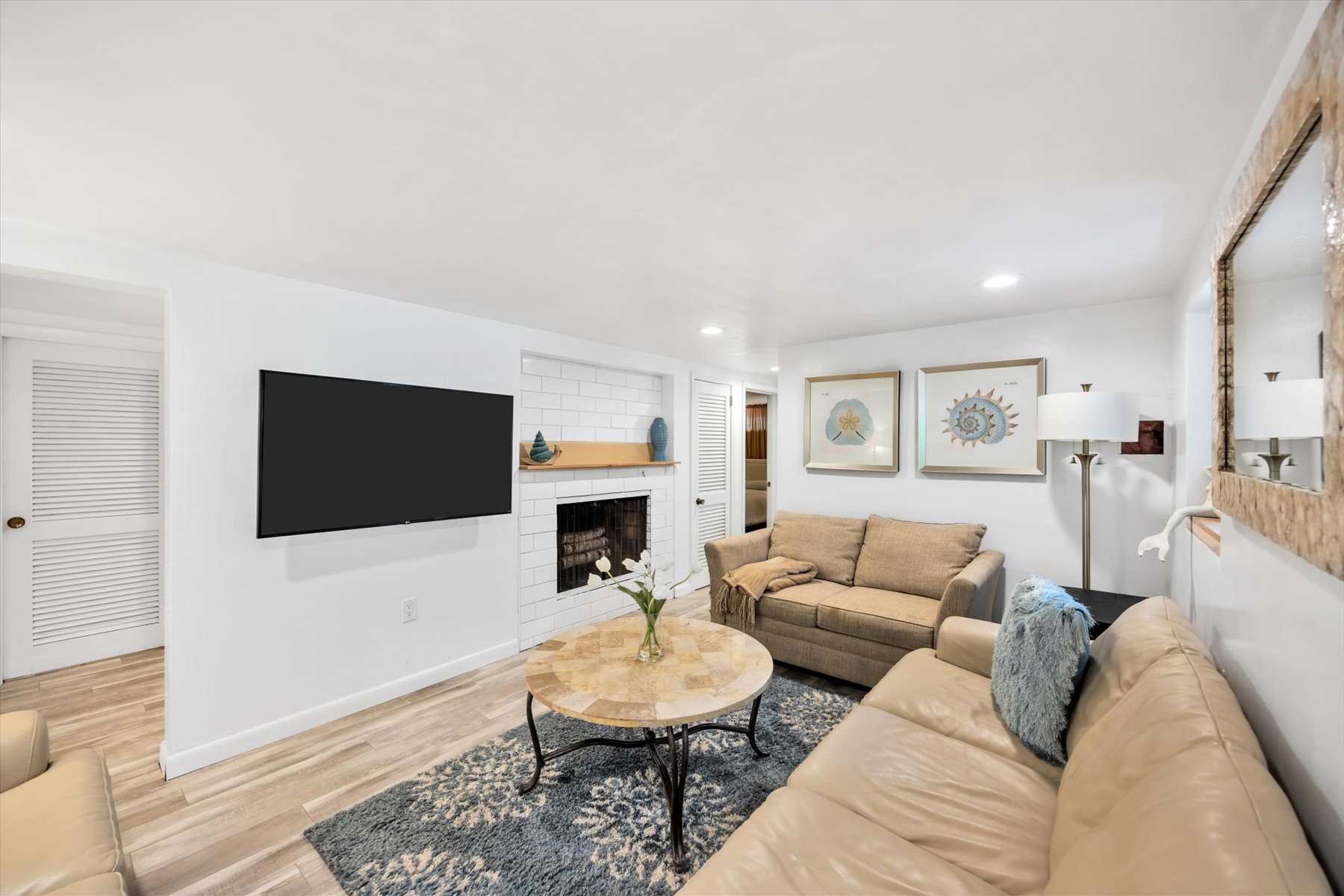  Beautifully Remodeled Cape Style Home - 物件實景