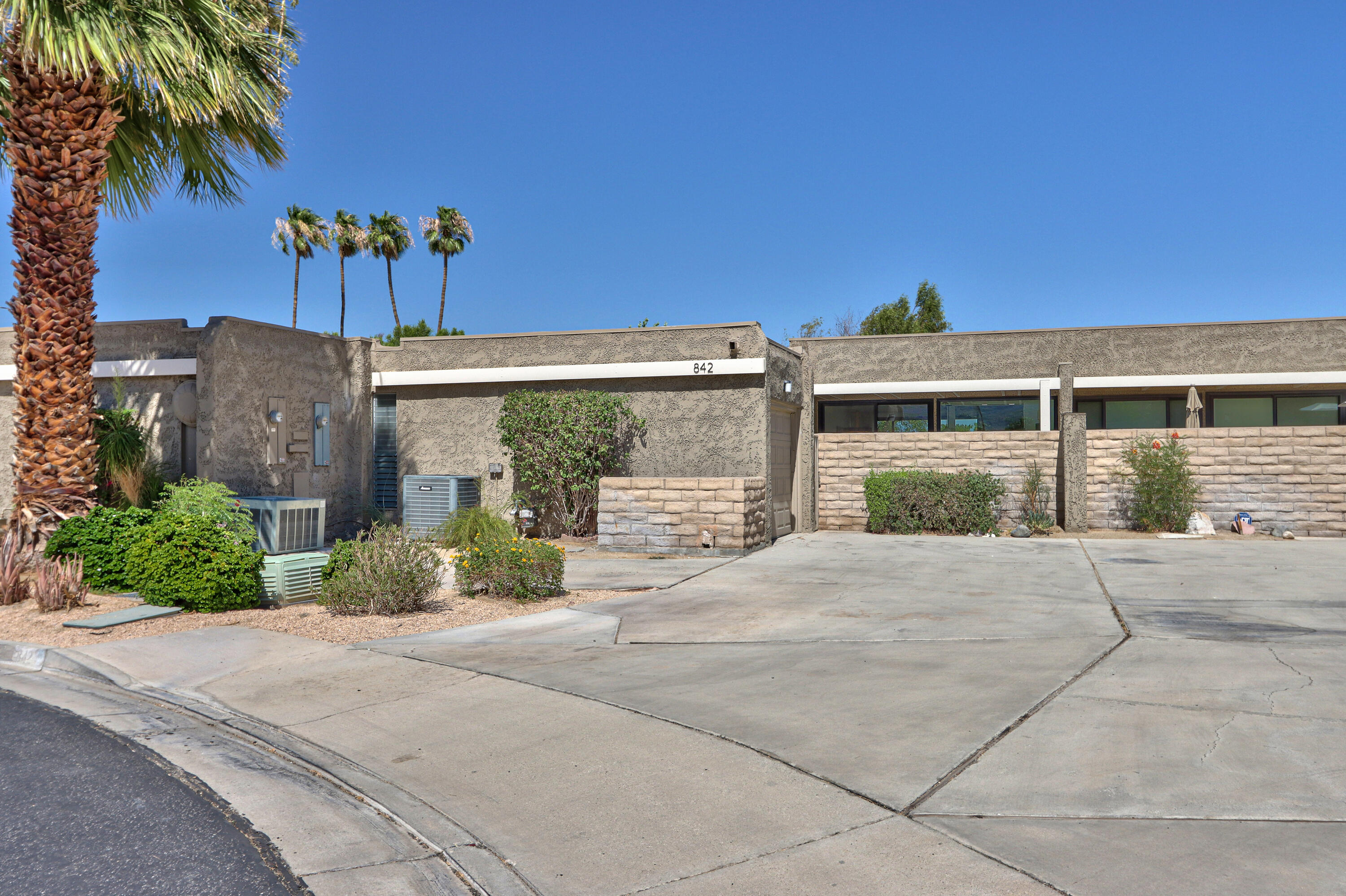 Palm Springs, California, 92262, United States, 2 Bedrooms Bedrooms, ,2 BathroomsBathrooms,Residential,For Sale,1890767