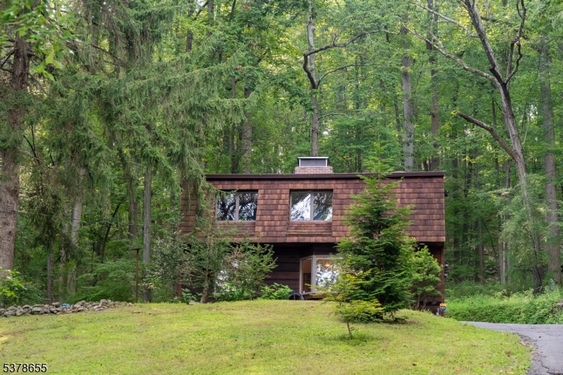 Lebanon Twp., New Jersey, 08826, United States, 3 Bedrooms Bedrooms, ,2 BathroomsBathrooms,Residential,For Sale,1972672