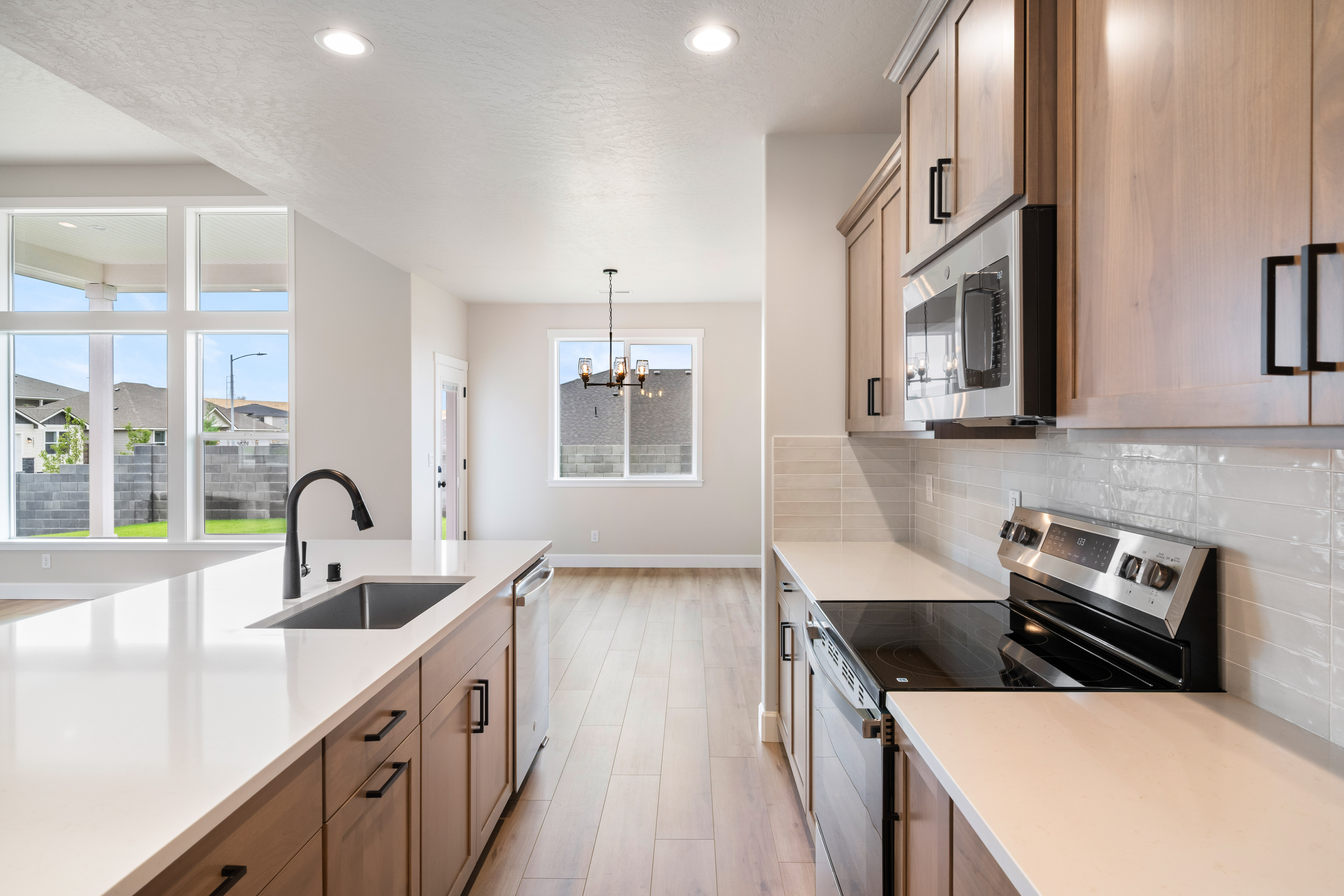  Incredible Floor Plan, Corner Lot & Fully Fenced - 物件實景