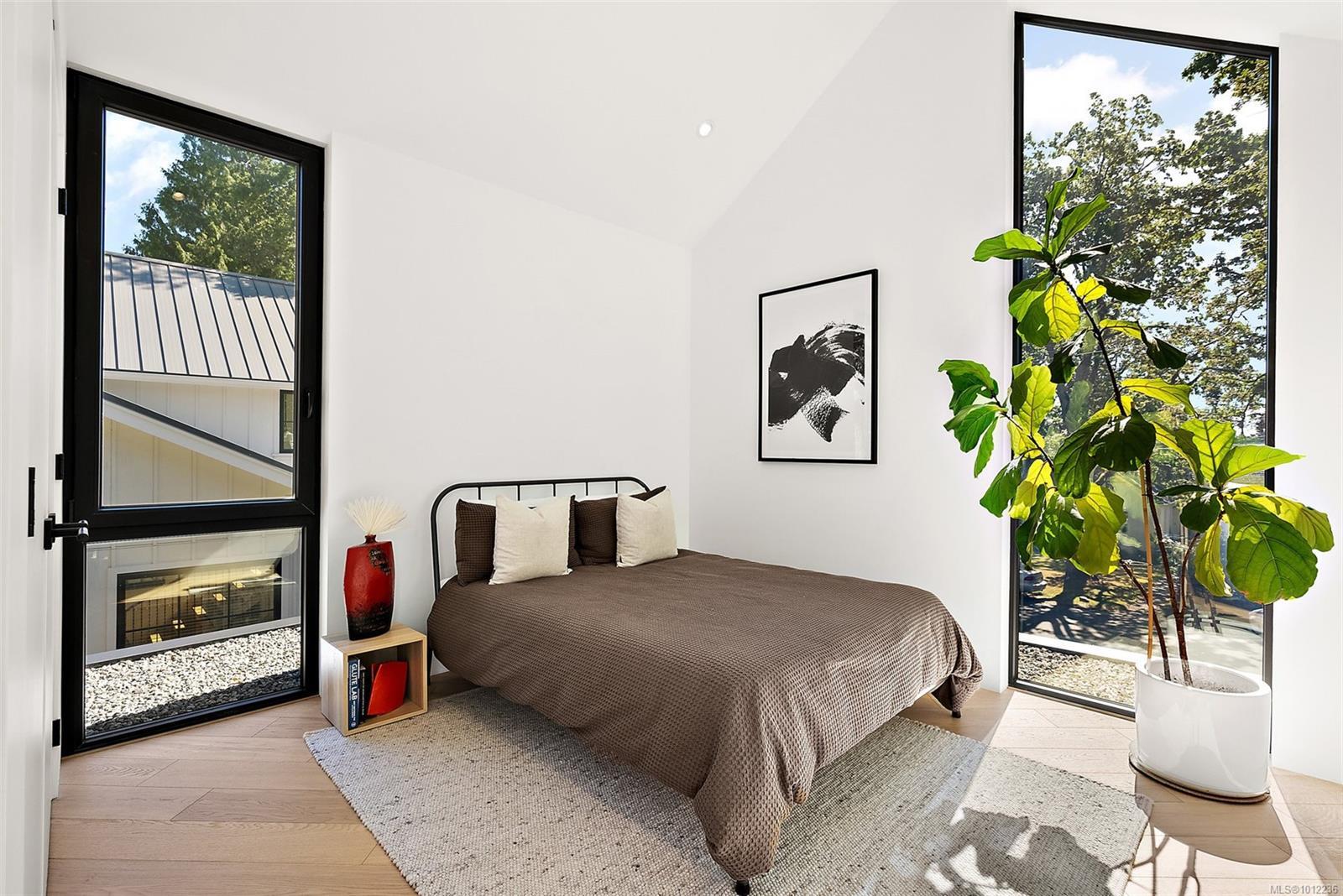 VICTORIA, British Columbia, V8S 4A6, CA, 6 Bedrooms Bedrooms, ,Residential,For Sale,1948300