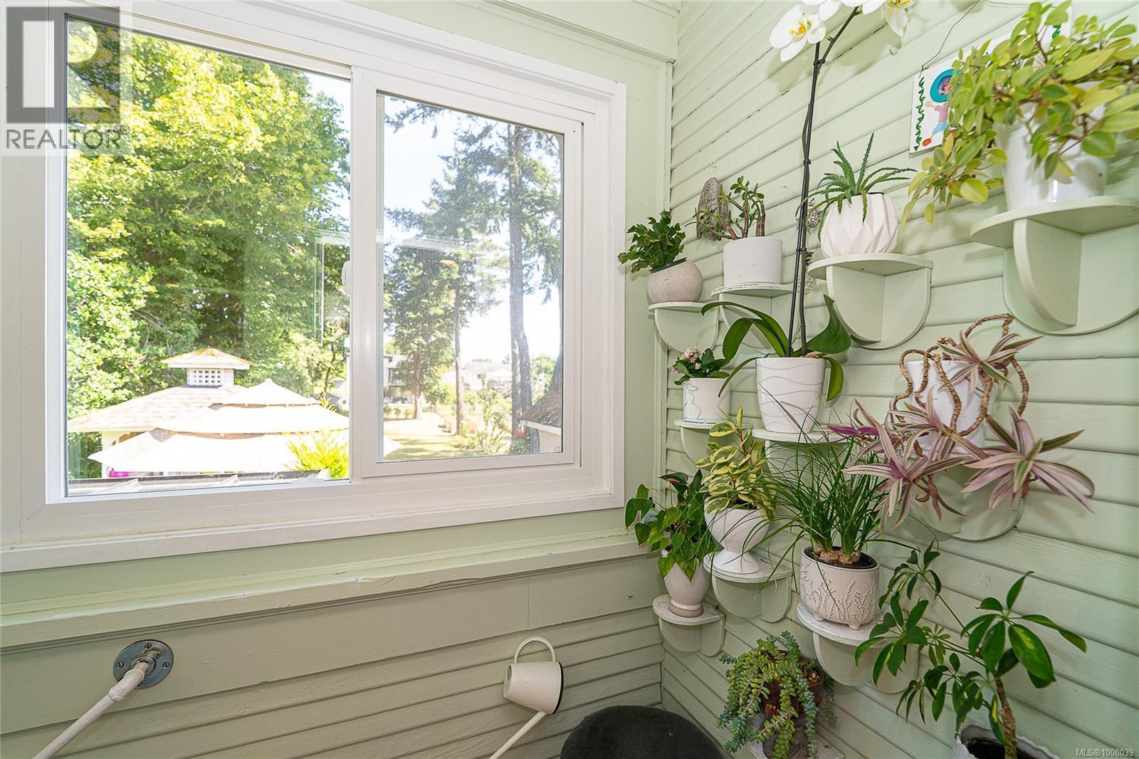 SAANICH, British Columbia, V8Z 3T7, CA, 2 Bedrooms Bedrooms, ,2 BathroomsBathrooms,Residential,For Sale,1948861