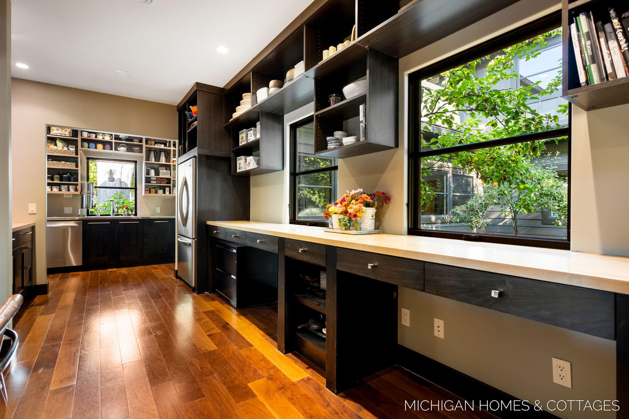 Saugatuck, Michigan, 49453, United States, 5 Bedrooms Bedrooms, ,4 BathroomsBathrooms,Residential,For Sale,1940964