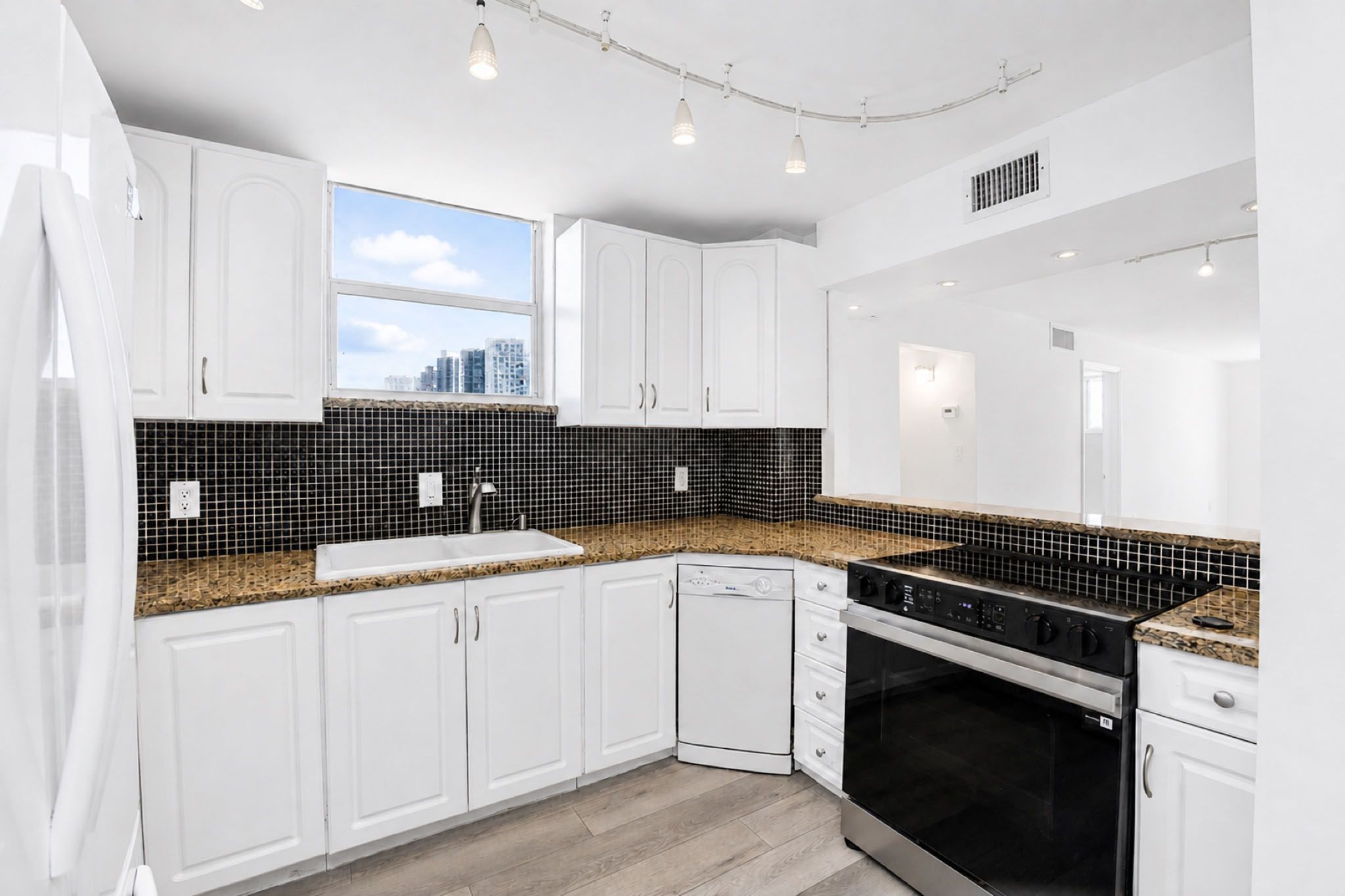  1045 10th St, Miami Beach, FL, 33139 - 物件實景