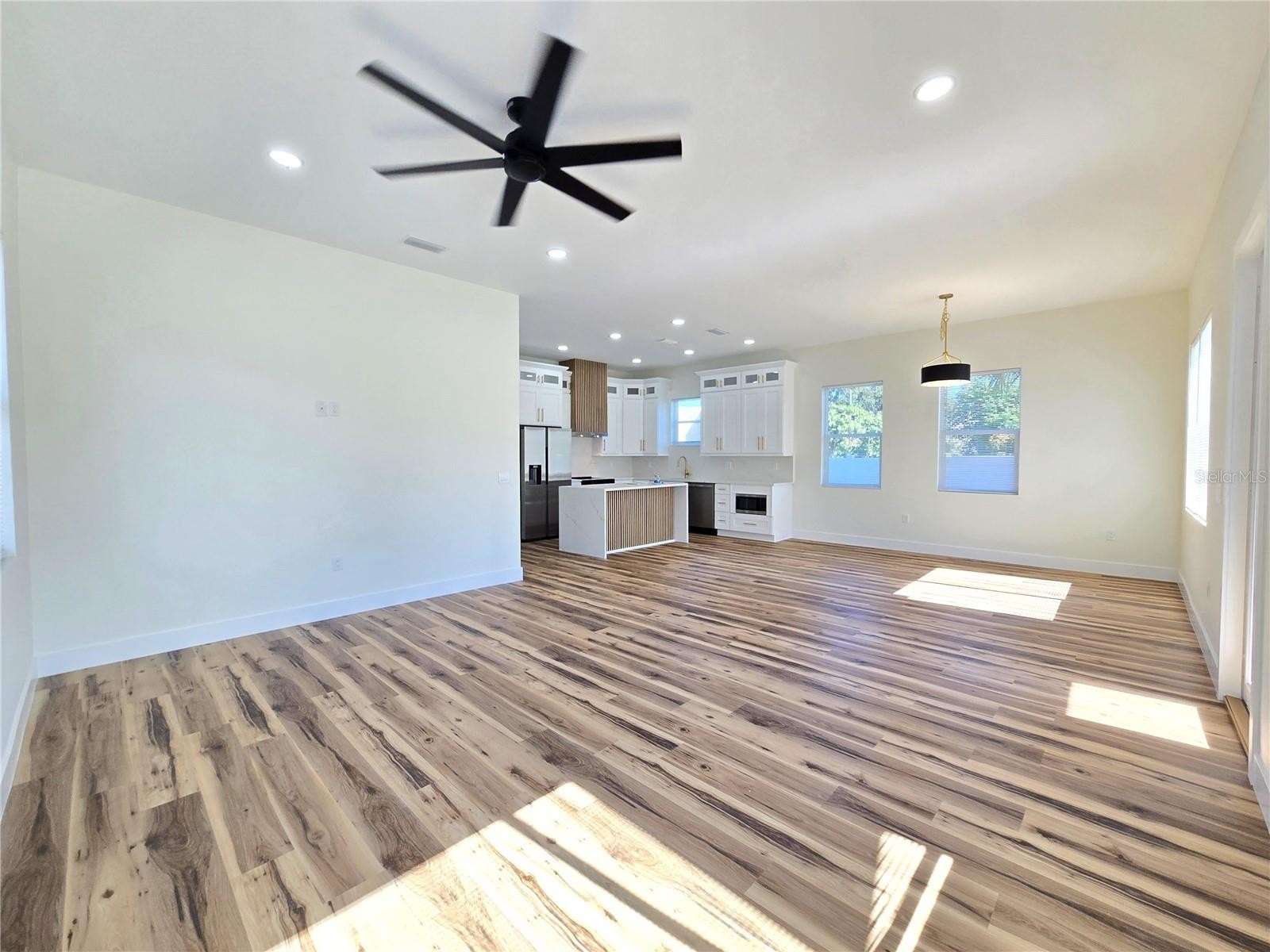 ST PETERSBURG, Florida, 33705, United States, 3 Bedrooms Bedrooms, ,2 BathroomsBathrooms,Residential,For Sale,1989946