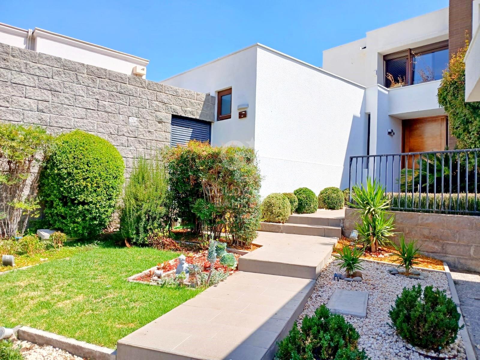 Lo Barnechea, Chile, 6 Bedrooms Bedrooms, ,5 BathroomsBathrooms,Residential,For Sale,1849912