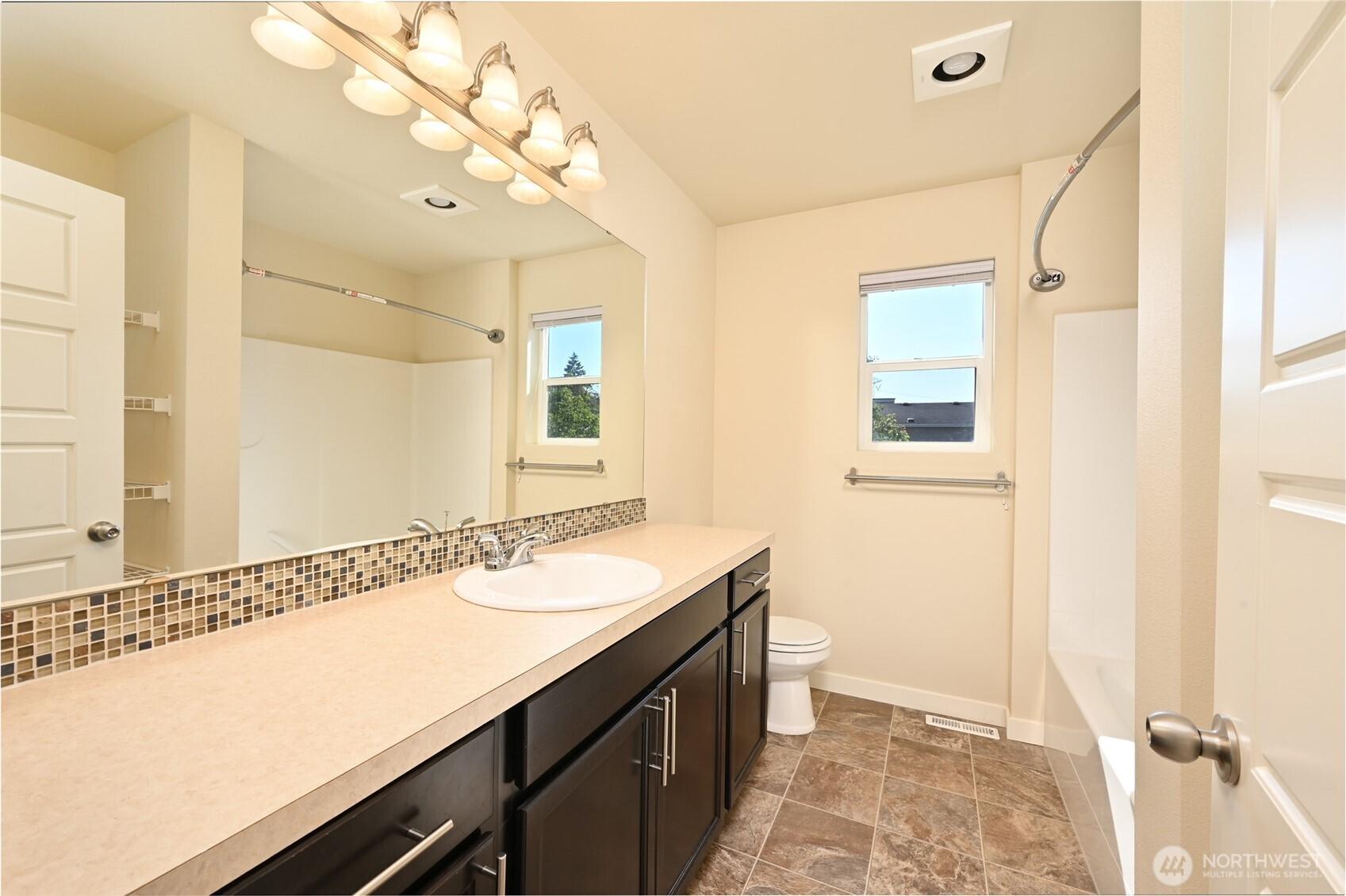 AUBURN, Washington, 98092, United States, 4 Bedrooms Bedrooms, ,3 BathroomsBathrooms,Residential,For Sale,1956520