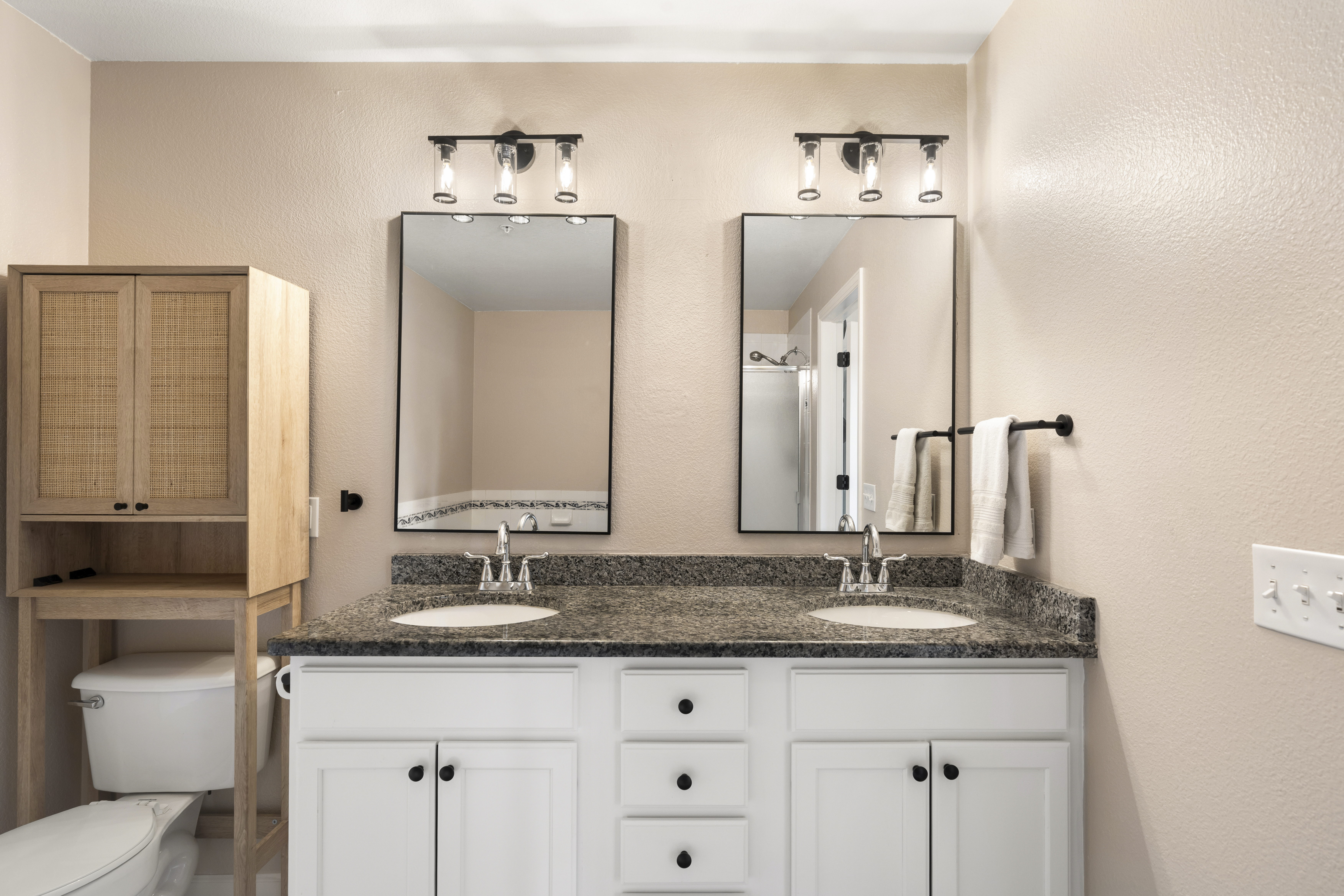  Window-Wrapped Corner Unit - 物件實景