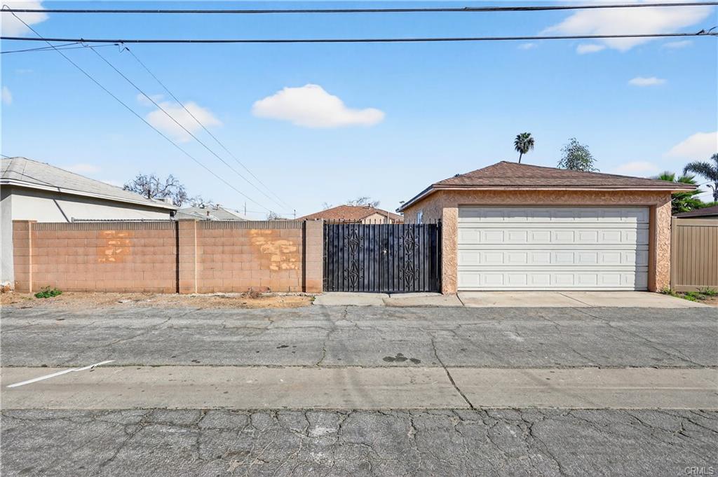 Los Angeles, California, 90061, United States, 3 Bedrooms Bedrooms, ,1 BathroomBathrooms,Residential,For Sale,2012539