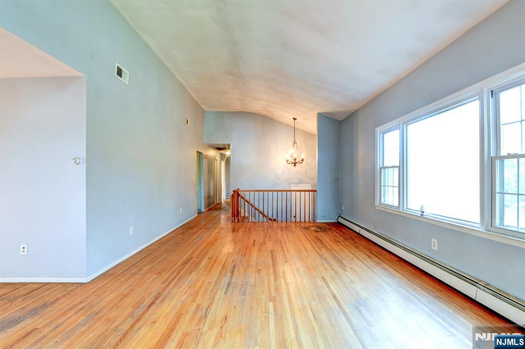 Ramsey, New Jersey, 07446, United States, 3 Bedrooms Bedrooms, ,3 BathroomsBathrooms,Residential,For Sale,1972690