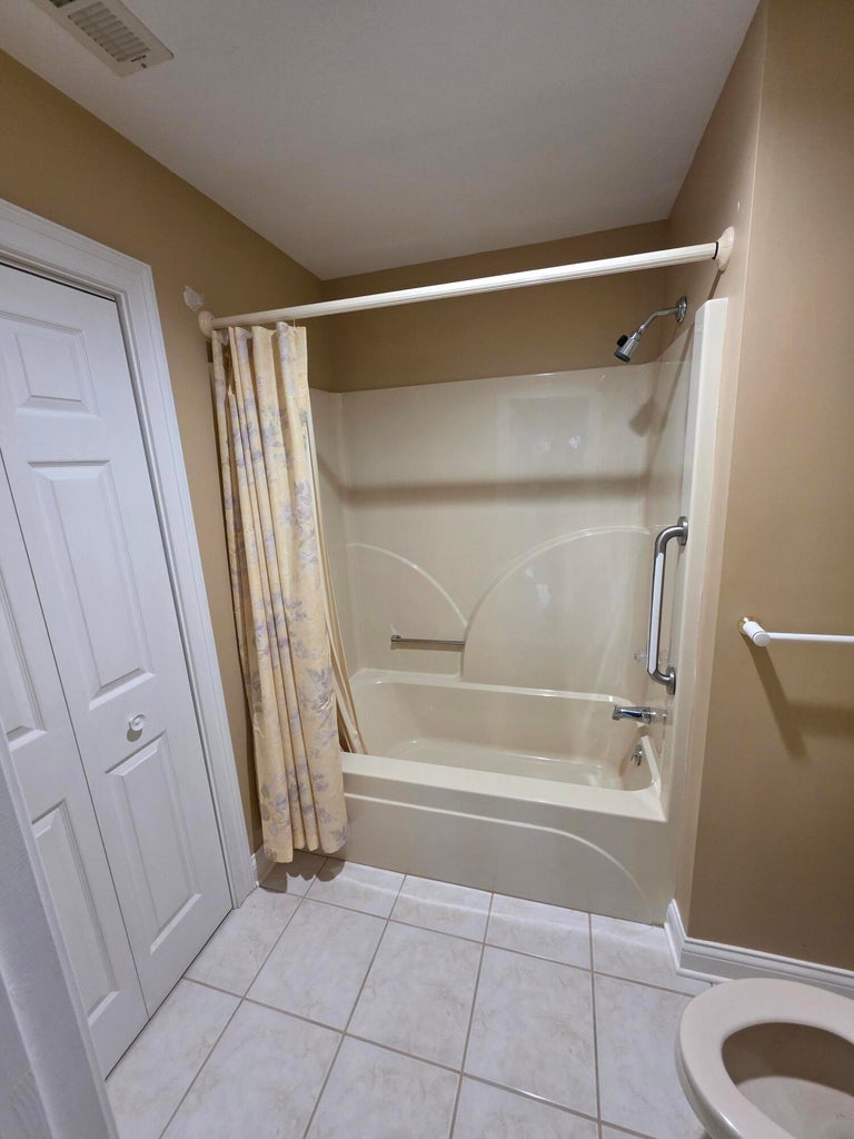 Somerset, Kentucky, 42503, United States, 4 Bedrooms Bedrooms, ,4 BathroomsBathrooms,Residential,For Sale,2048001