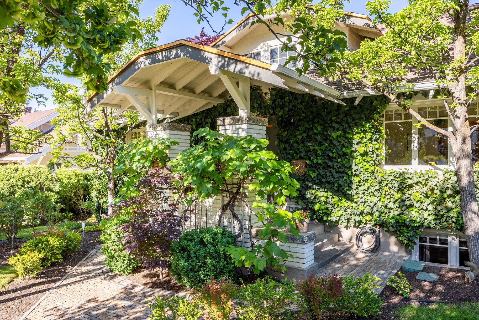  Timeless Bungalow with Enjoyable Outdoor Living - 物件實景