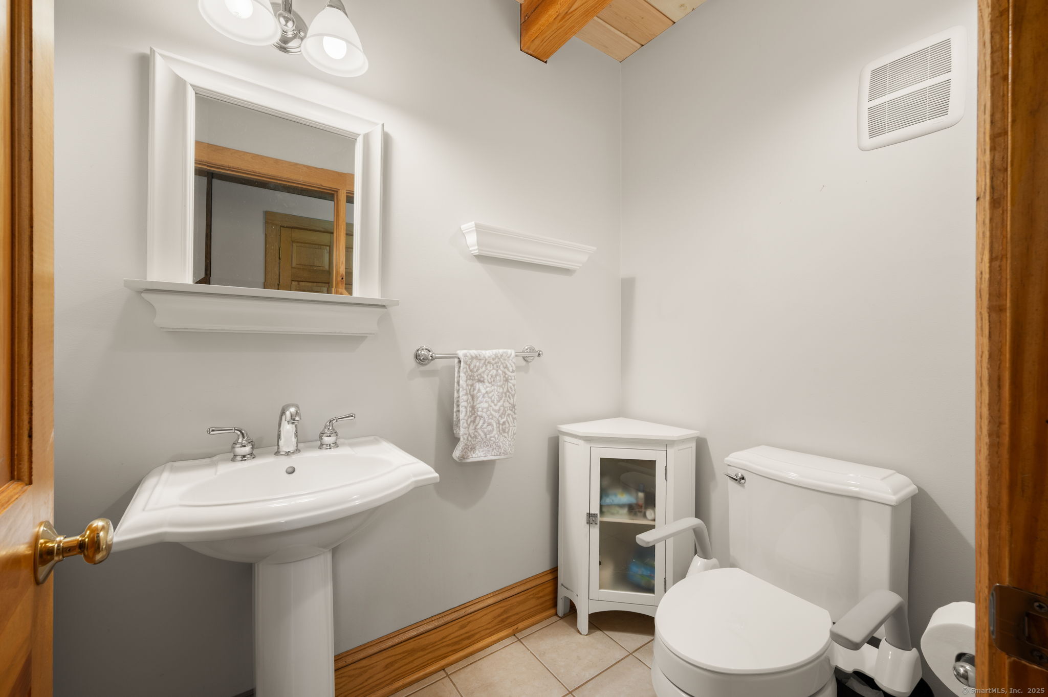 East Lyme, Connecticut, 06333, United States, 4 Bedrooms Bedrooms, ,3 BathroomsBathrooms,Residential,For Sale,1890617