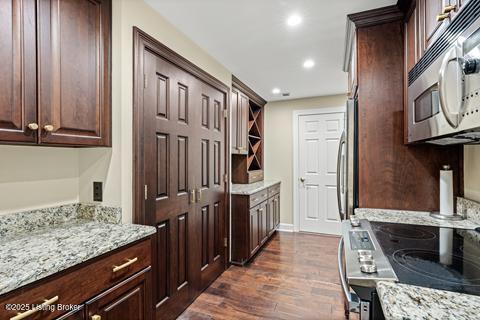 Prospect, Kentucky, 40059, United States, 6 Bedrooms Bedrooms, ,7 BathroomsBathrooms,Residential,For Sale,1901329