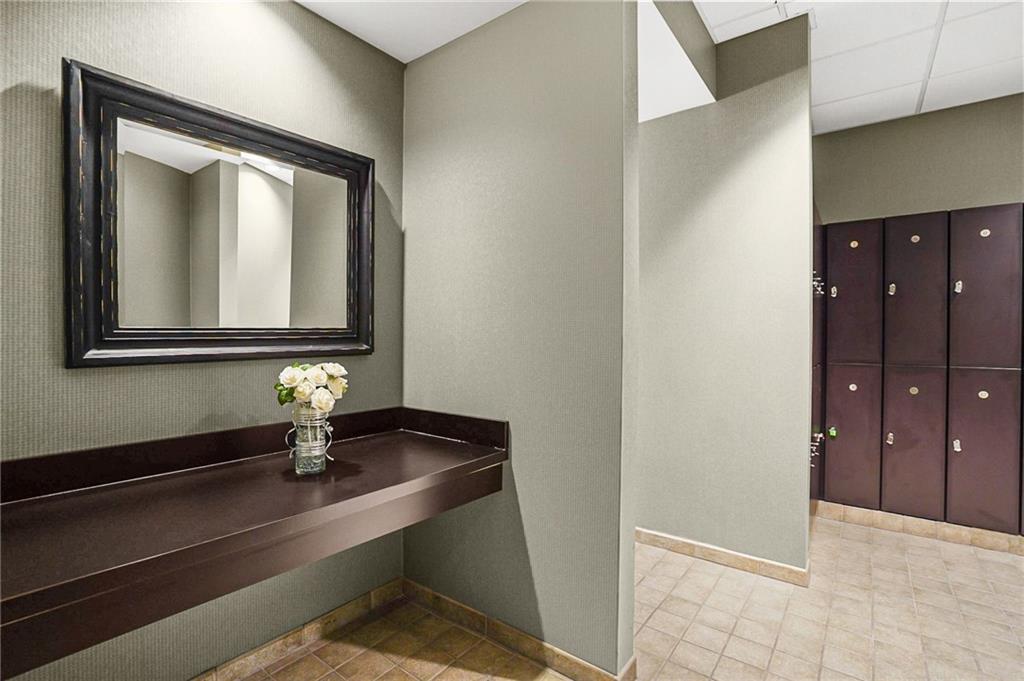 Atlanta, Georgia, 30326, United States, 2 Bedrooms Bedrooms, ,3 BathroomsBathrooms,Residential,For Sale,1949751