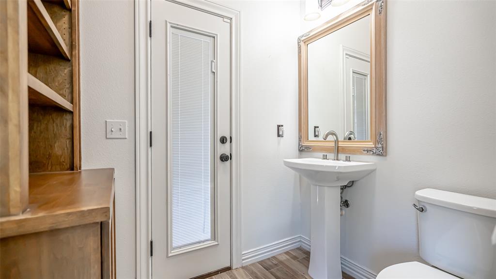 Azle, Texas, 76020, United States, 5 Bedrooms Bedrooms, ,4 BathroomsBathrooms,Residential,For Sale,1978324