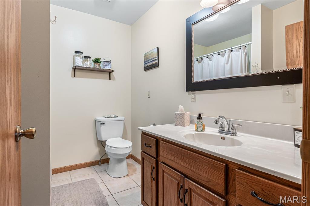 Farmington, Missouri, 63640, United States, 4 Bedrooms Bedrooms, ,3 BathroomsBathrooms,Residential,For Sale,1941808