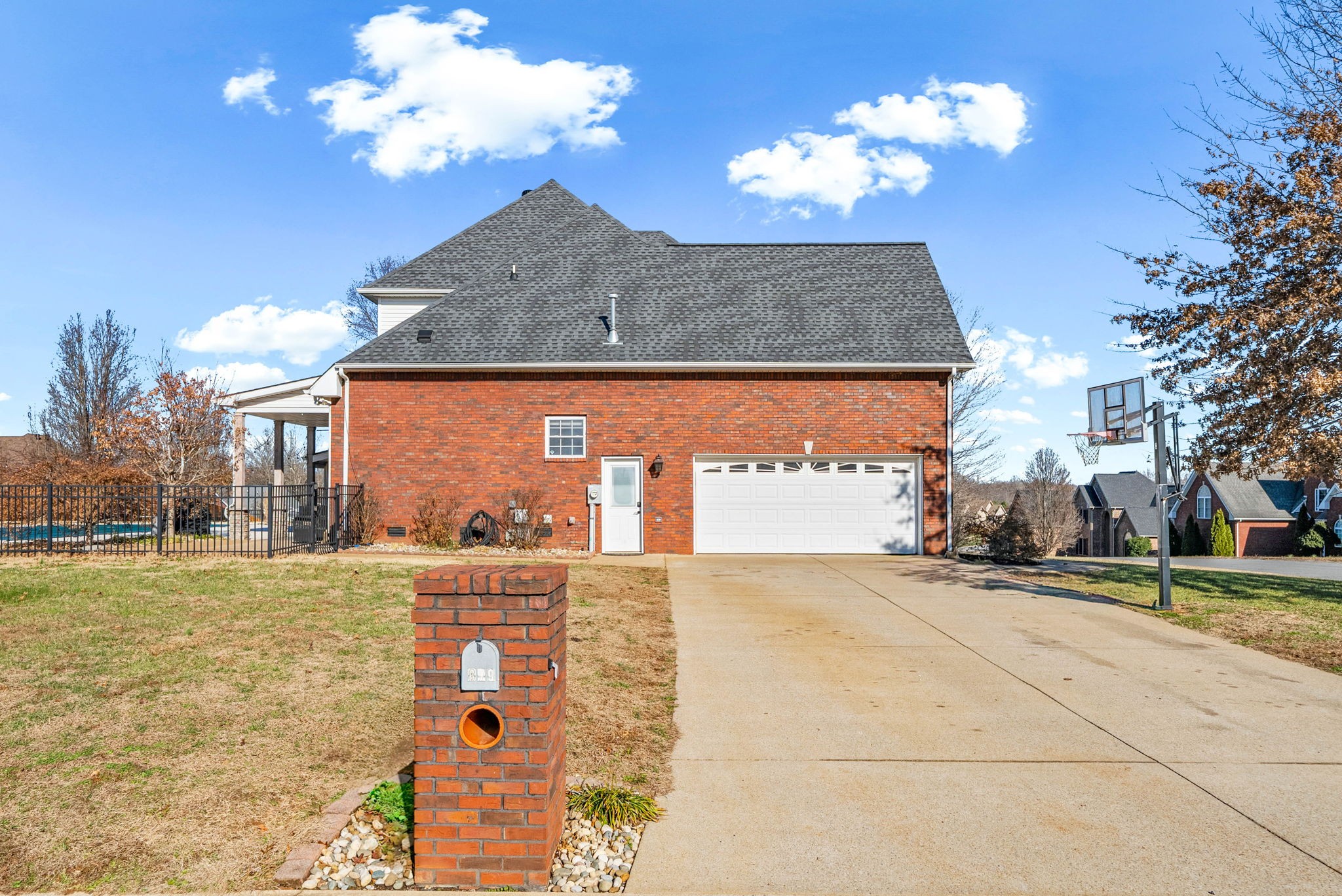 Clarksville, Tennessee, 37043, United States, 5 Bedrooms Bedrooms, ,3 BathroomsBathrooms,Residential,For Sale,2009051