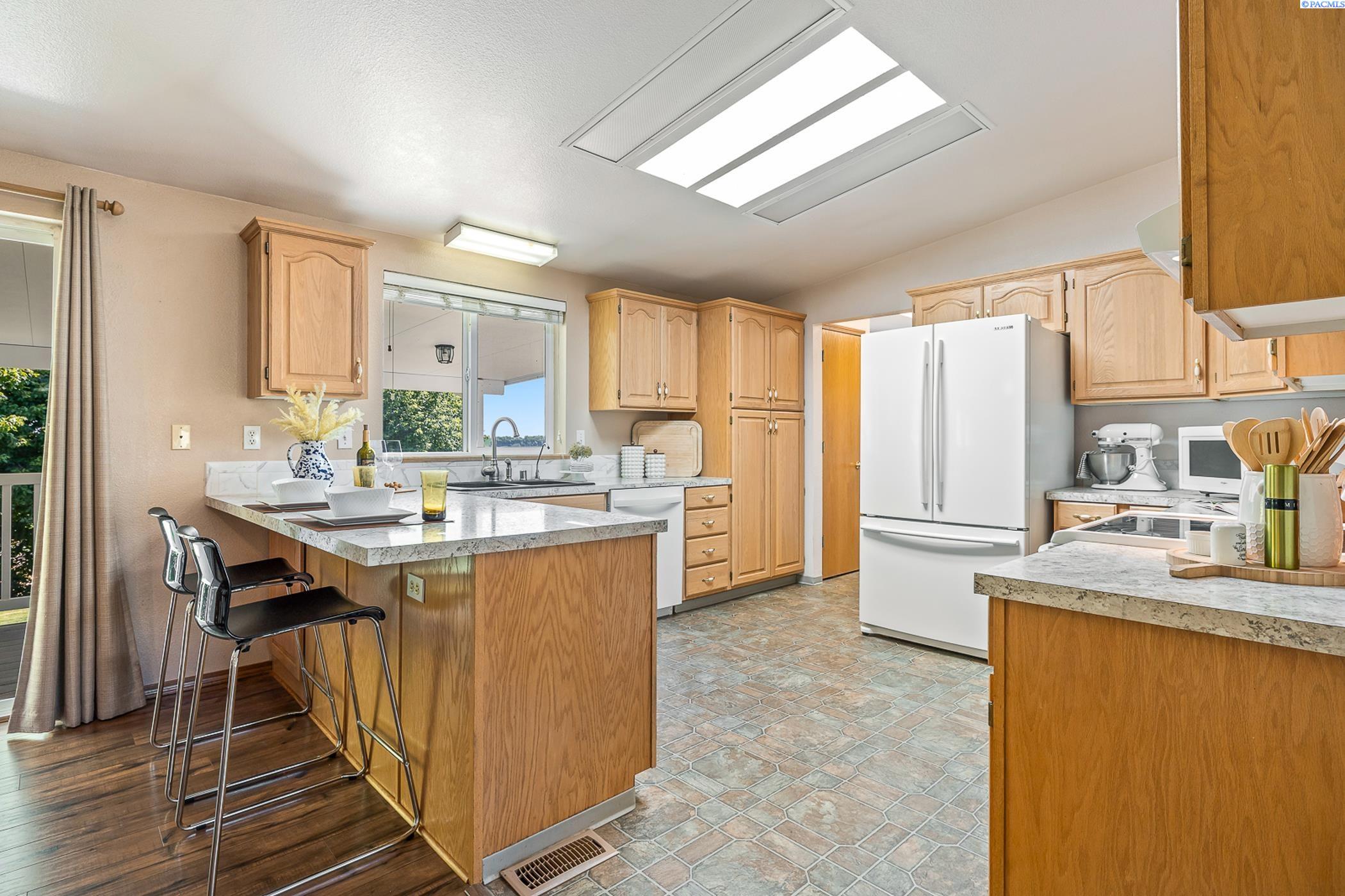 Eltopia, Washington, 99330, United States, 4 Bedrooms Bedrooms, ,1 BathroomBathrooms,Residential,For Sale,1901493