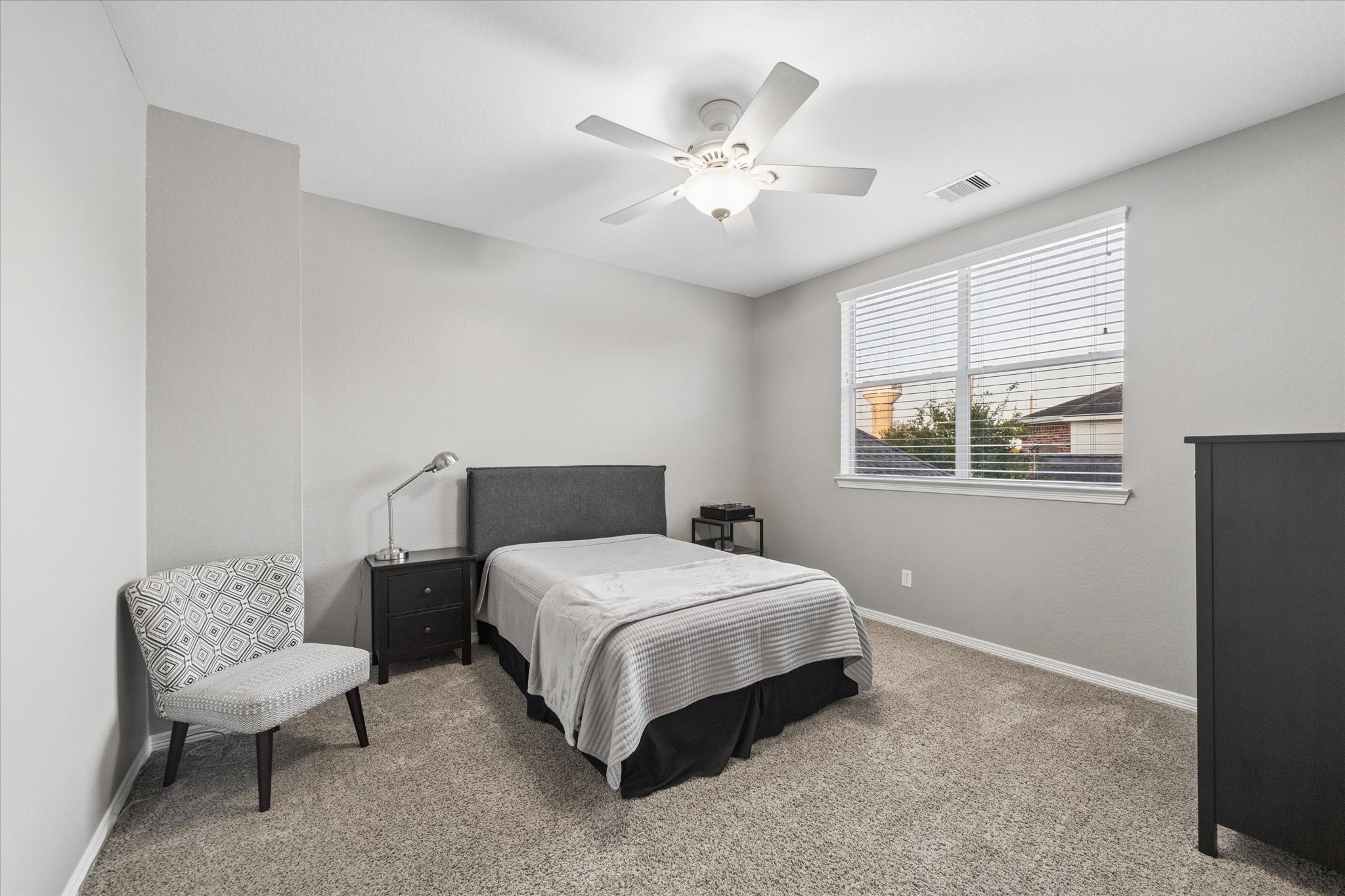  3523 Silvercreek Drive - 物件實景