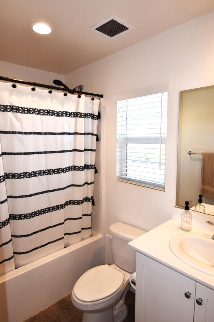 Indio, California, 92203, United States, 4 Bedrooms Bedrooms, ,3 BathroomsBathrooms,Residential,For Sale,1992452