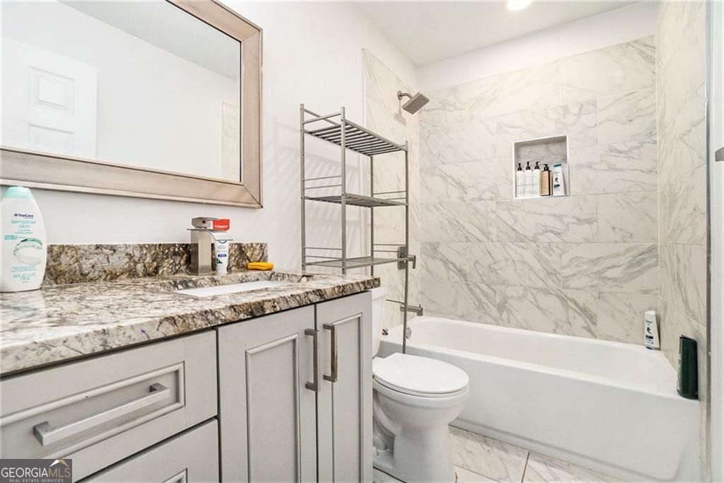 Atlanta, Georgia, 30318, United States, 4 Bedrooms Bedrooms, ,4 BathroomsBathrooms,Residential,For Sale,2006576