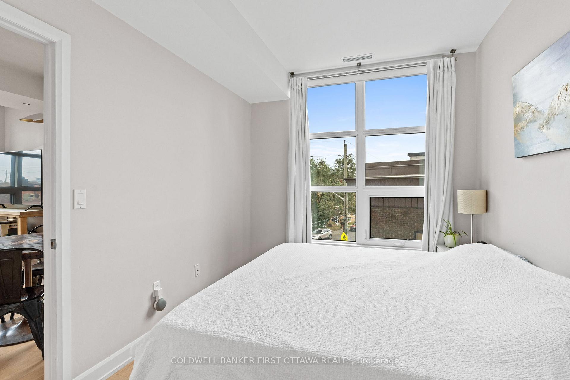 WEST CENTRE TOWN, Ontario, K1Y 4G9, CA, 2 Bedrooms Bedrooms, ,Residential,For Sale,1950292